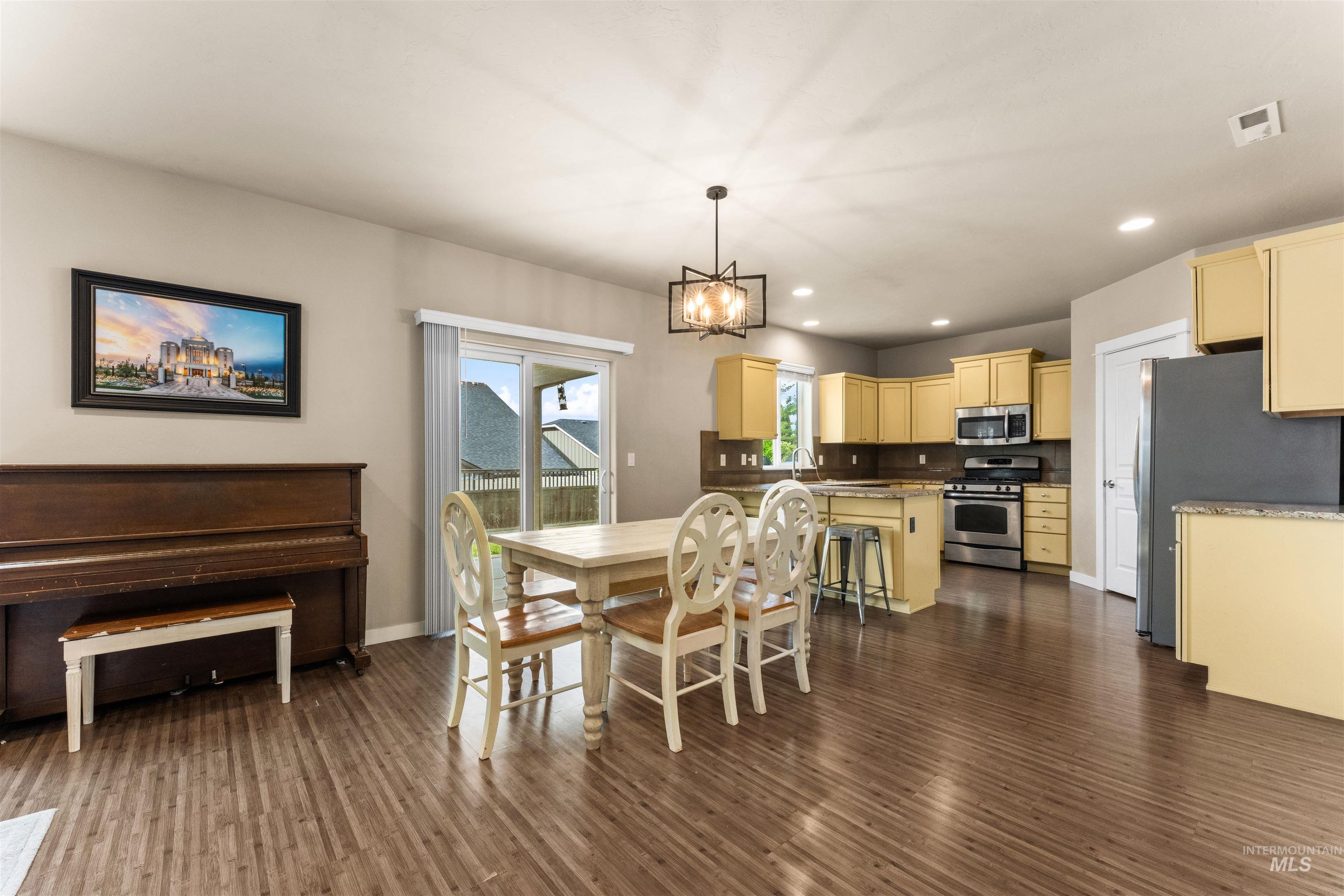 7443 W Skylight St, Boise, Idaho 83709, 4 Bedrooms, 2.5 Bathrooms, Residential For Sale, Price $545,000,MLS 98989730