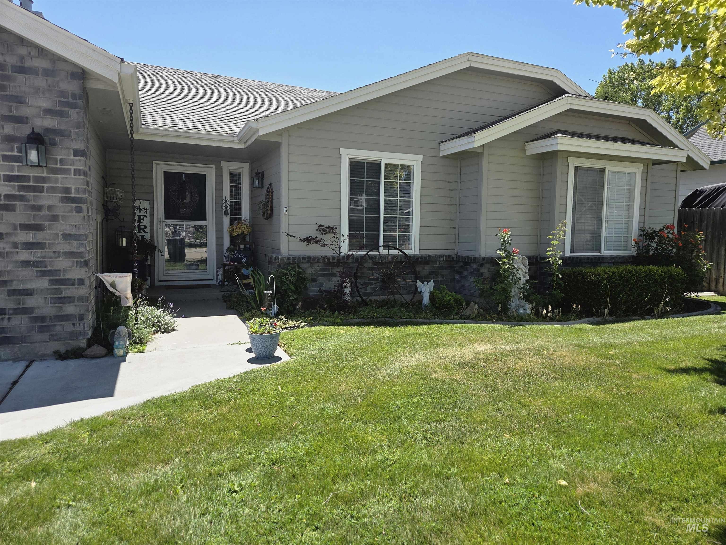 441 War Eagle Way, Nampa, Idaho 83686, 3 Bedrooms, 2 Bathrooms, Residential For Sale, Price $474,800,MLS 98989734