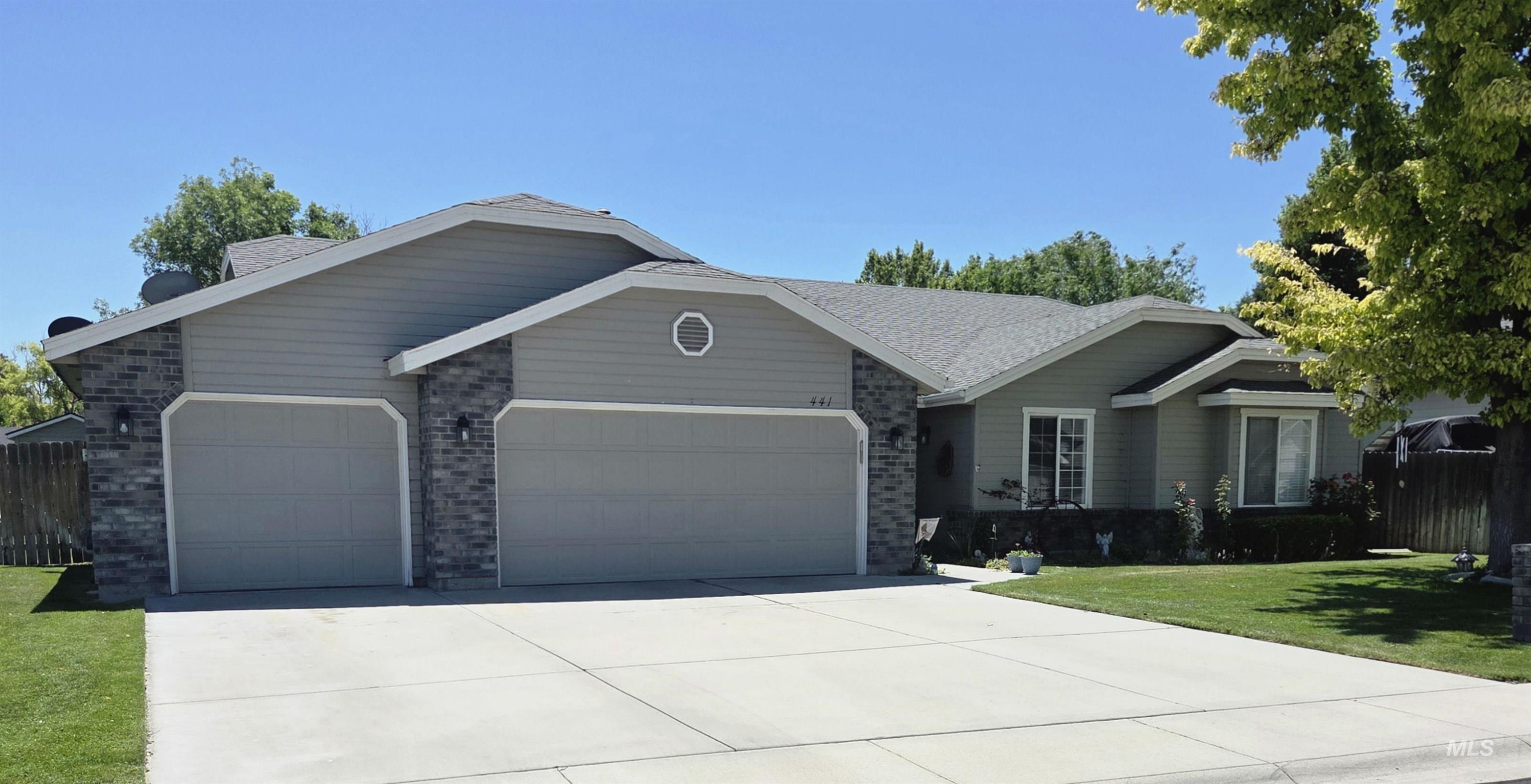 441 War Eagle Way, Nampa, Idaho 83686, 3 Bedrooms, 2 Bathrooms, Residential For Sale, Price $474,800,MLS 98989734
