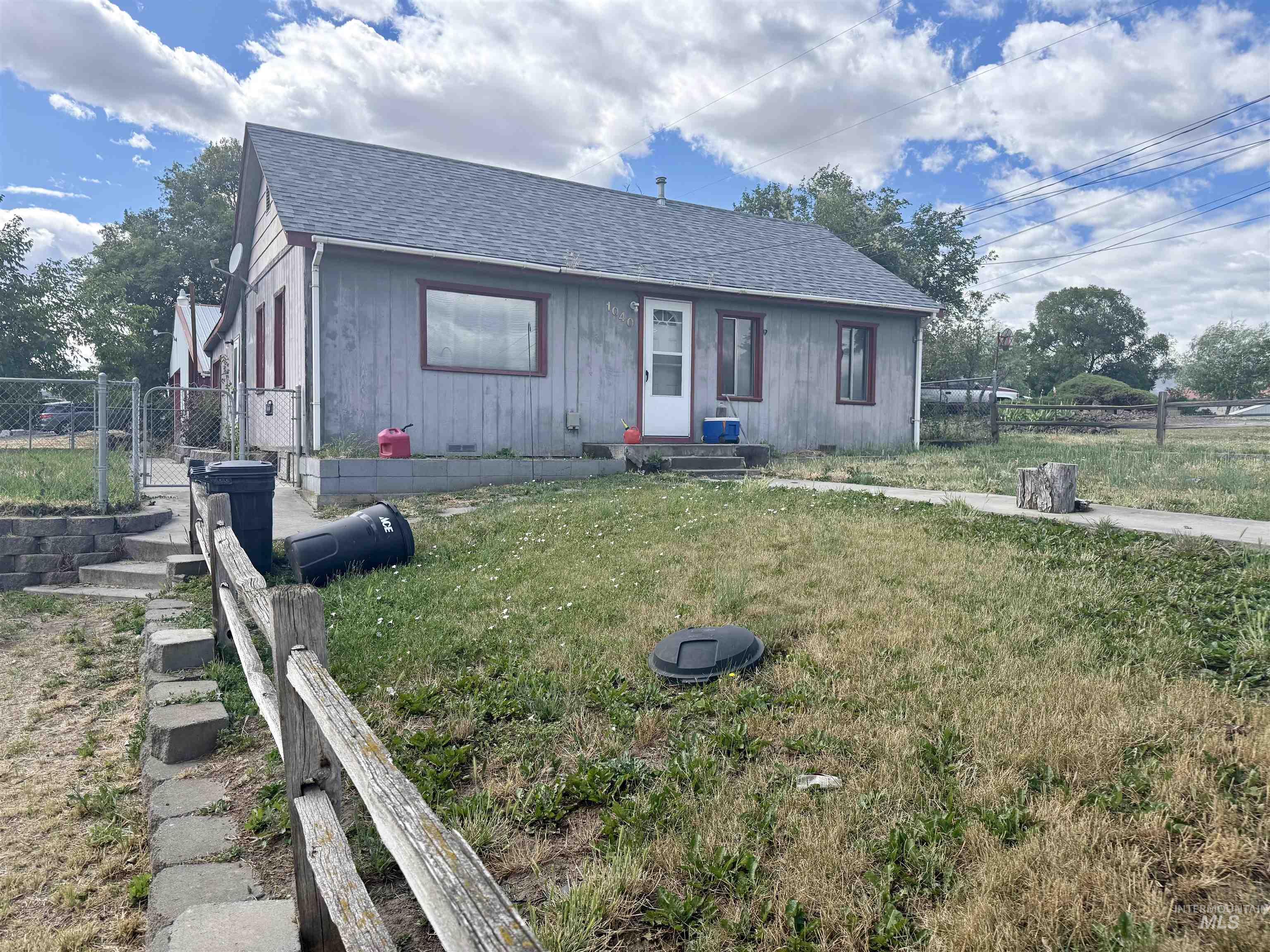 1040 Bridger Ln, Clarkston, Washington 99403, 3 Bedrooms, 1.5 Bathrooms, Residential For Sale, Price $200,000, 98989744
