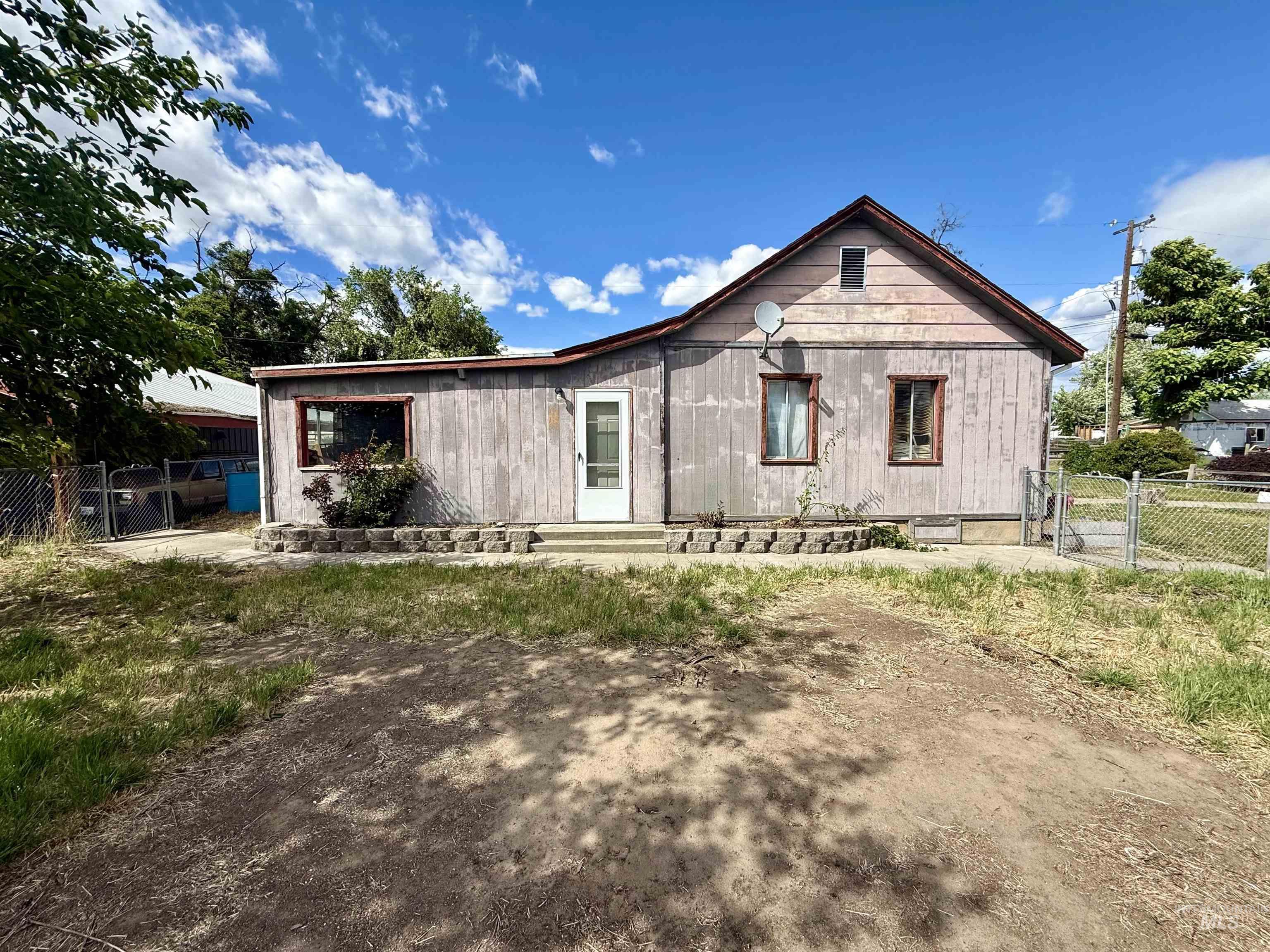 1040 Bridger Ln, Clarkston, Washington 99403, 3 Bedrooms, 1.5 Bathrooms, Residential For Sale, Price $200,000, 98989744