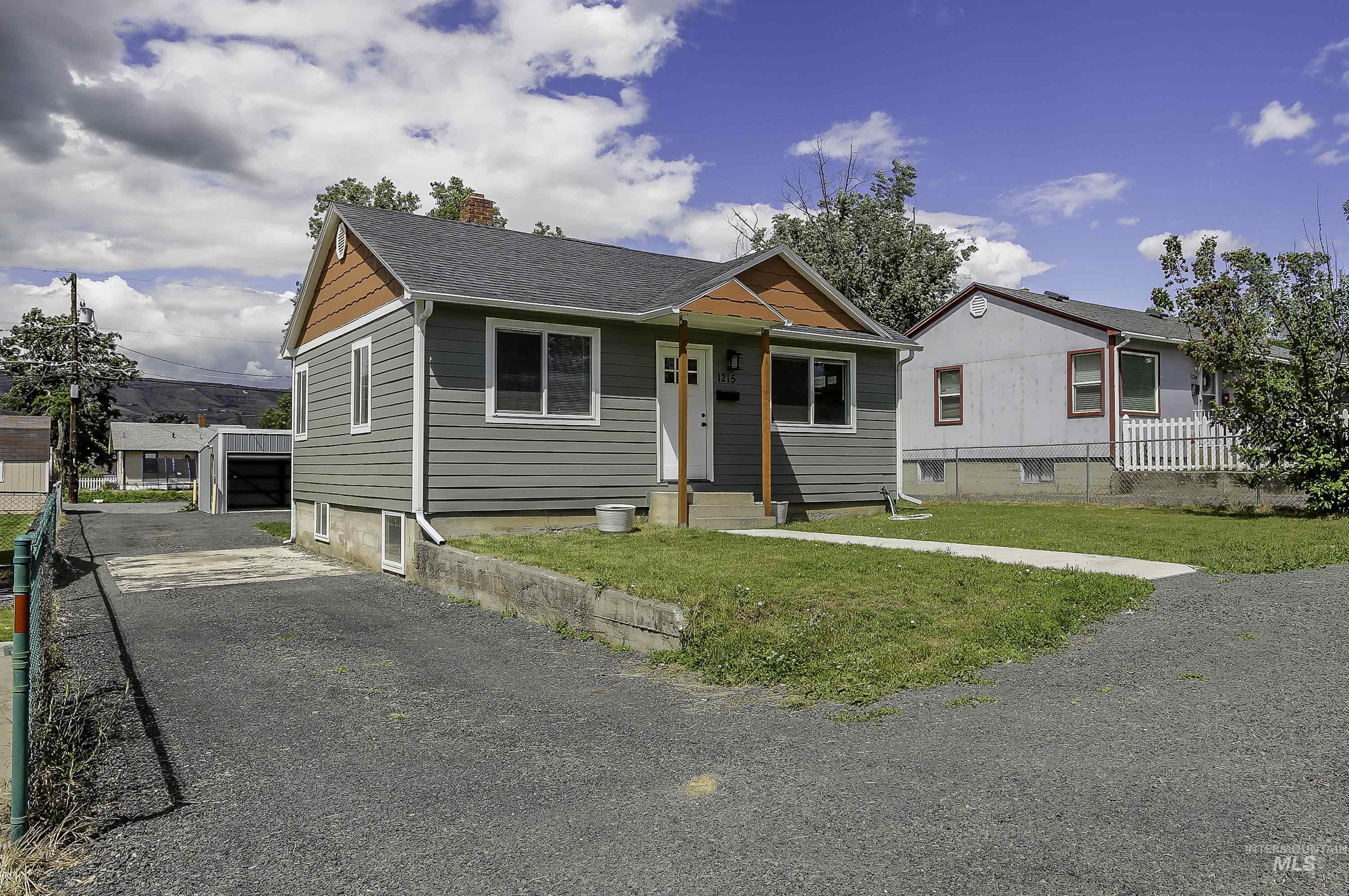 1215 16th Ave, Lewiston, Idaho 83501, 4 Bedrooms, 1.5 Bathrooms, Residential For Sale, Price $349,900,MLS 98989745