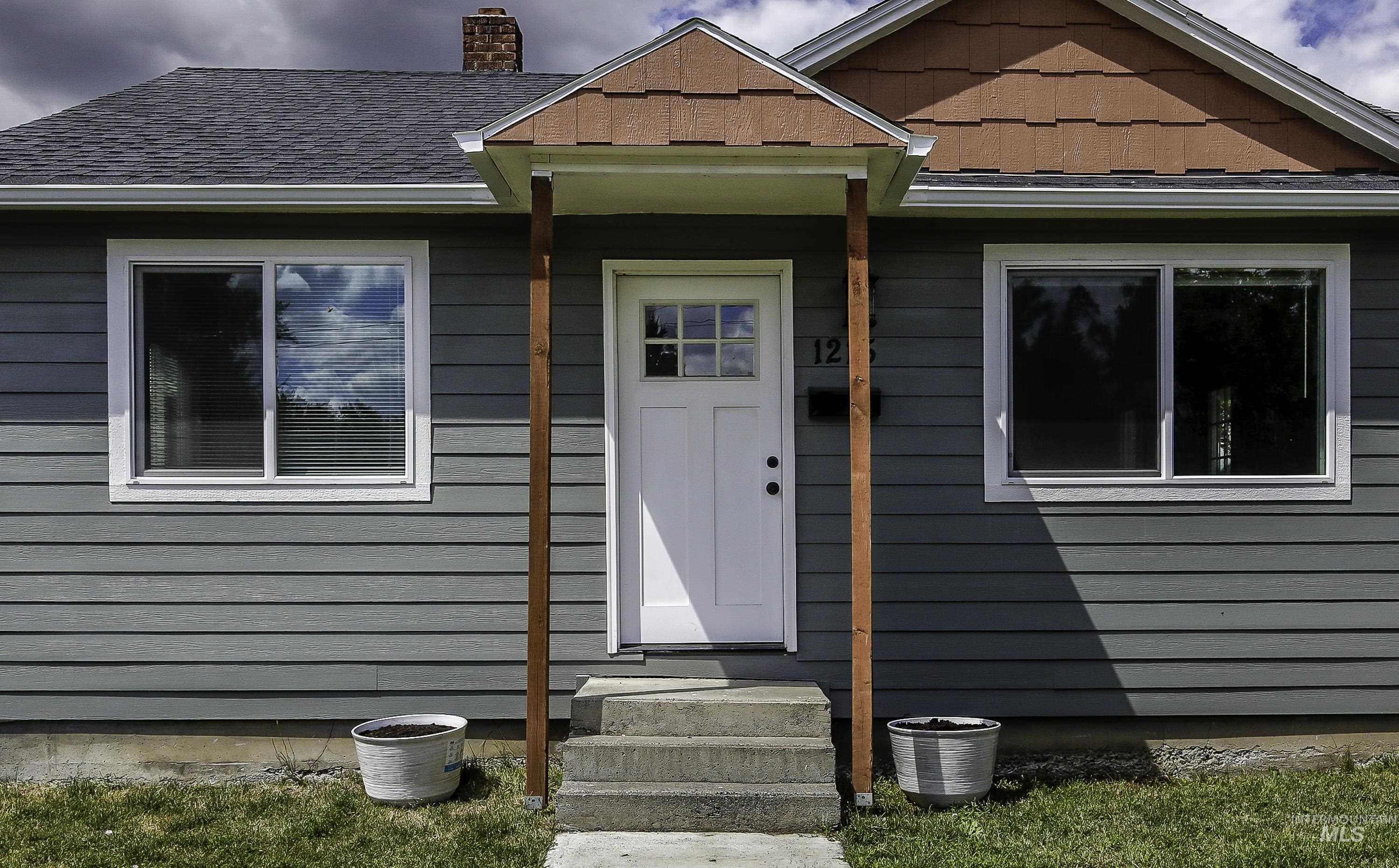 1215 16th Ave, Lewiston, Idaho 83501, 4 Bedrooms, 1.5 Bathrooms, Residential For Sale, Price $349,900,MLS 98989745