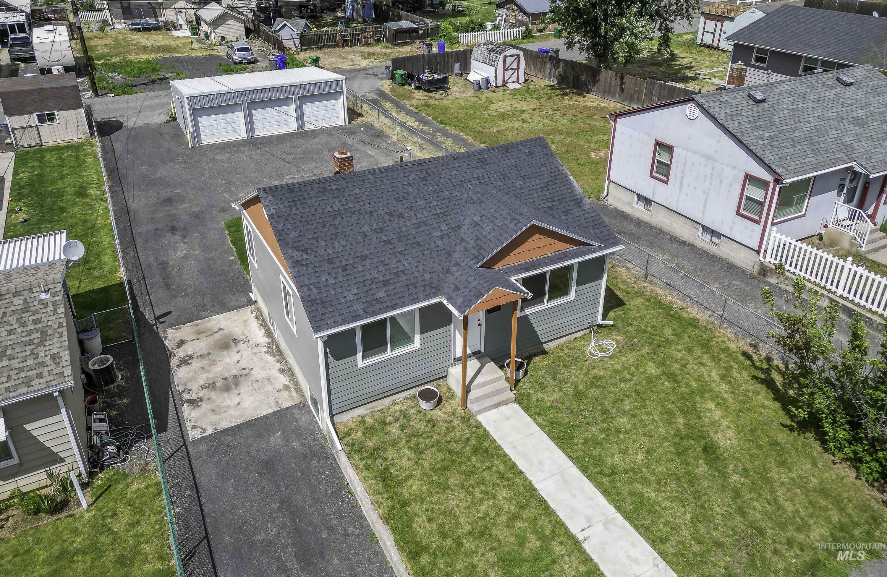 1215 16th Ave, Lewiston, Idaho 83501, 4 Bedrooms, 1.5 Bathrooms, Residential For Sale, Price $349,900,MLS 98989745