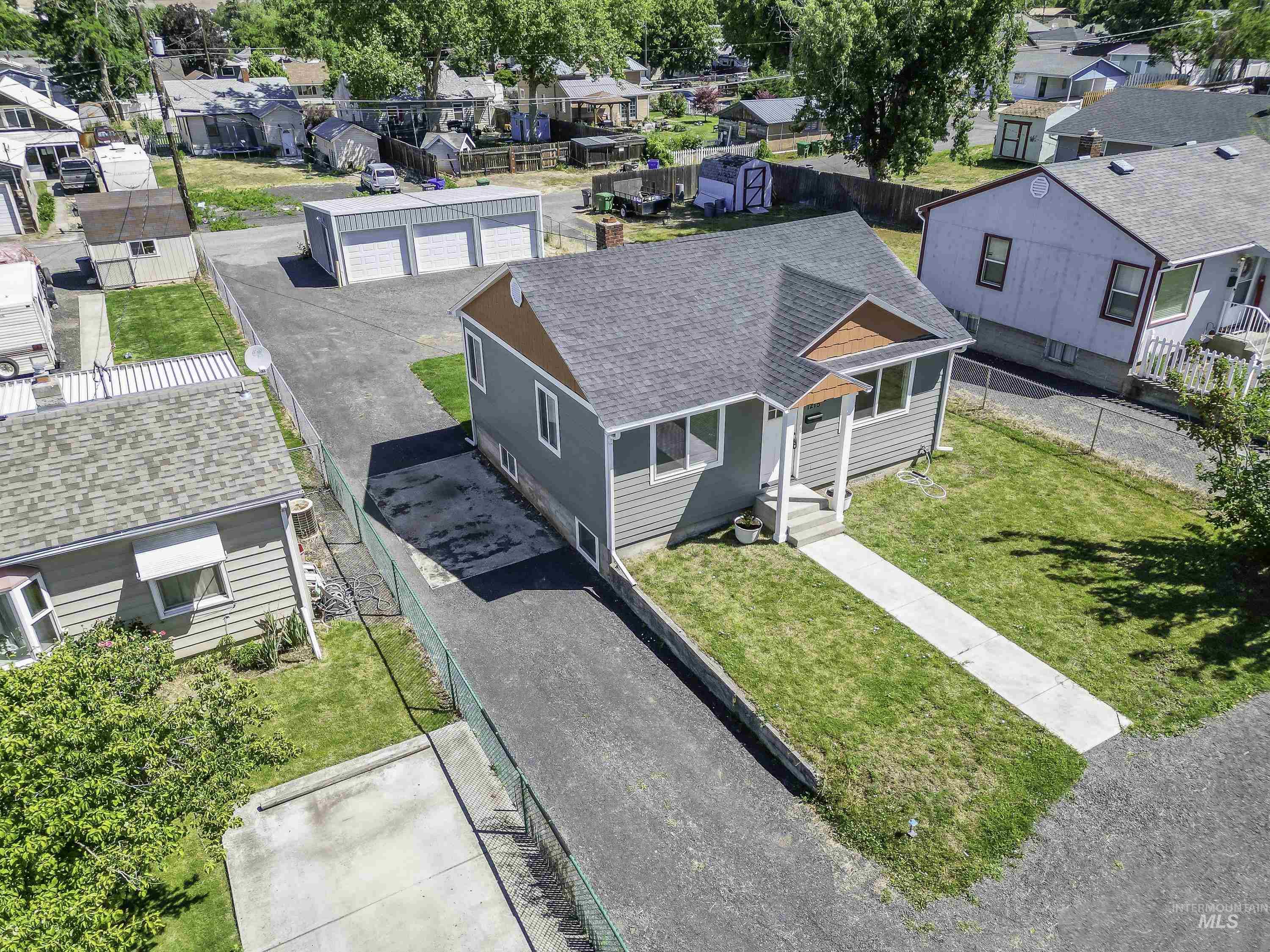 1215 16th Ave, Lewiston, Idaho 83501, 4 Bedrooms, 1.5 Bathrooms, Residential For Sale, Price $347,900,MLS 98989745