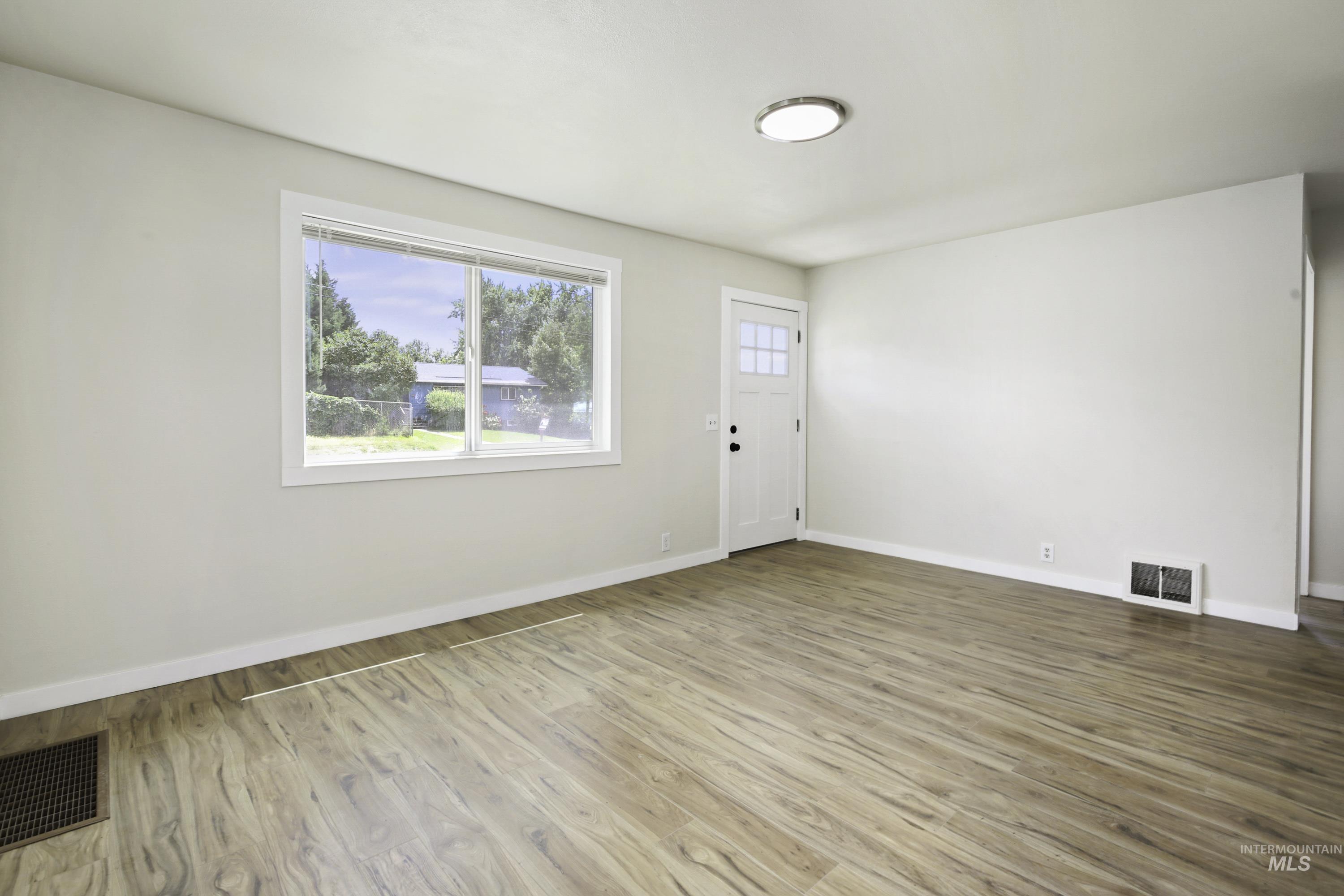 1215 16th Ave, Lewiston, Idaho 83501, 4 Bedrooms, 1.5 Bathrooms, Residential For Sale, Price $347,900,MLS 98989745