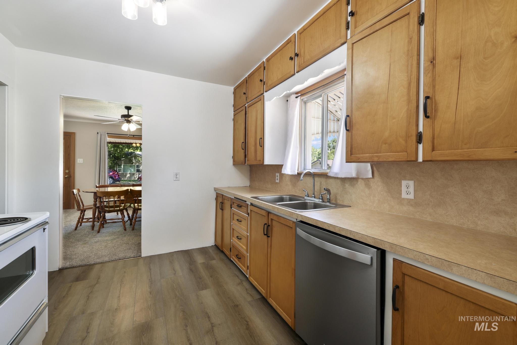 1692 Kimes St, Twin Falls, Idaho 83301, 2 Bedrooms, 2 Bathrooms, Residential For Sale, Price $303,500,MLS 98989746