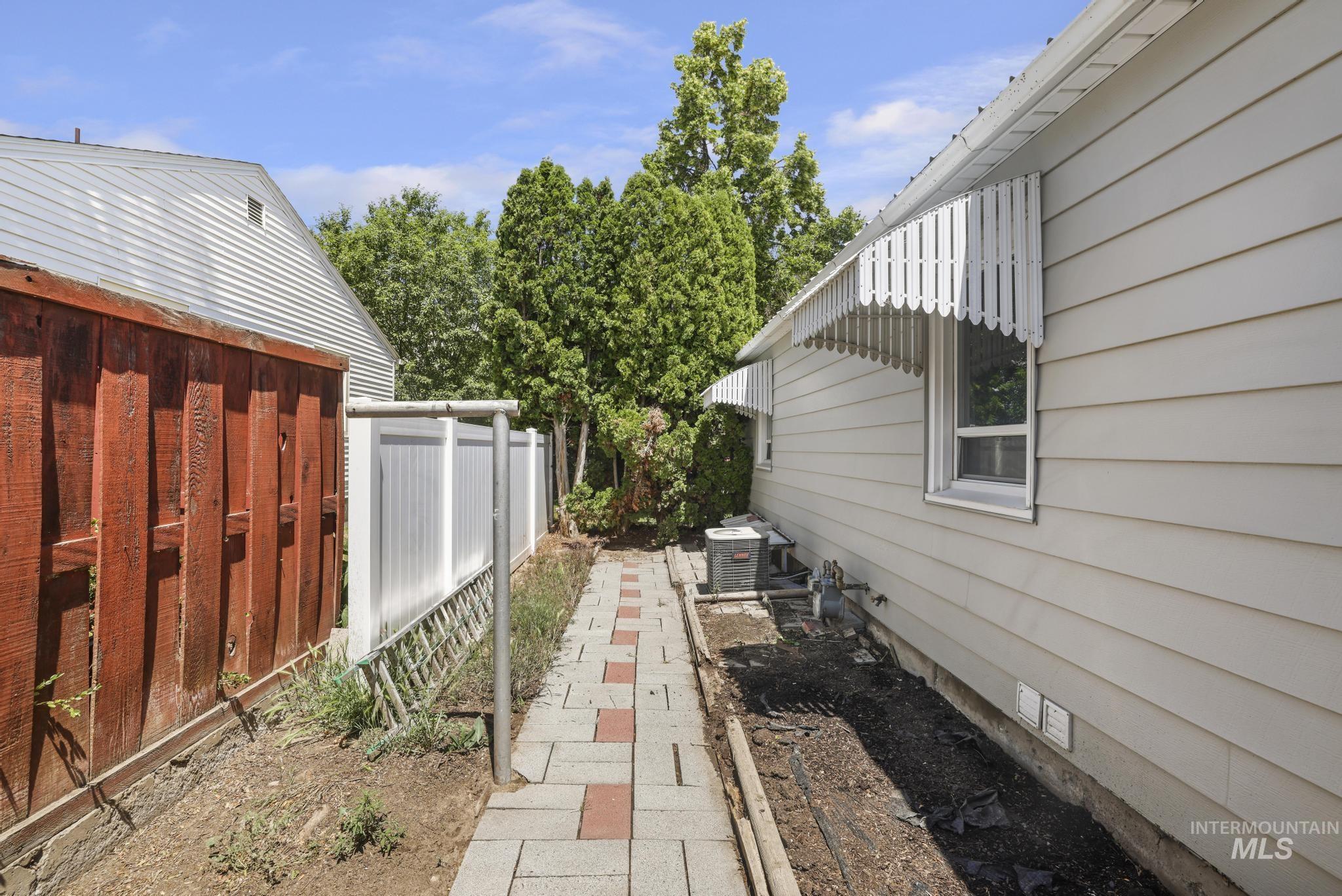 1692 Kimes St, Twin Falls, Idaho 83301, 2 Bedrooms, 2 Bathrooms, Residential For Sale, Price $303,500,MLS 98989746