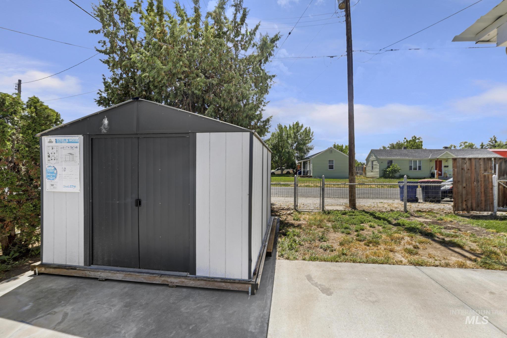 1692 Kimes St, Twin Falls, Idaho 83301, 2 Bedrooms, 2 Bathrooms, Residential For Sale, Price $303,500,MLS 98989746