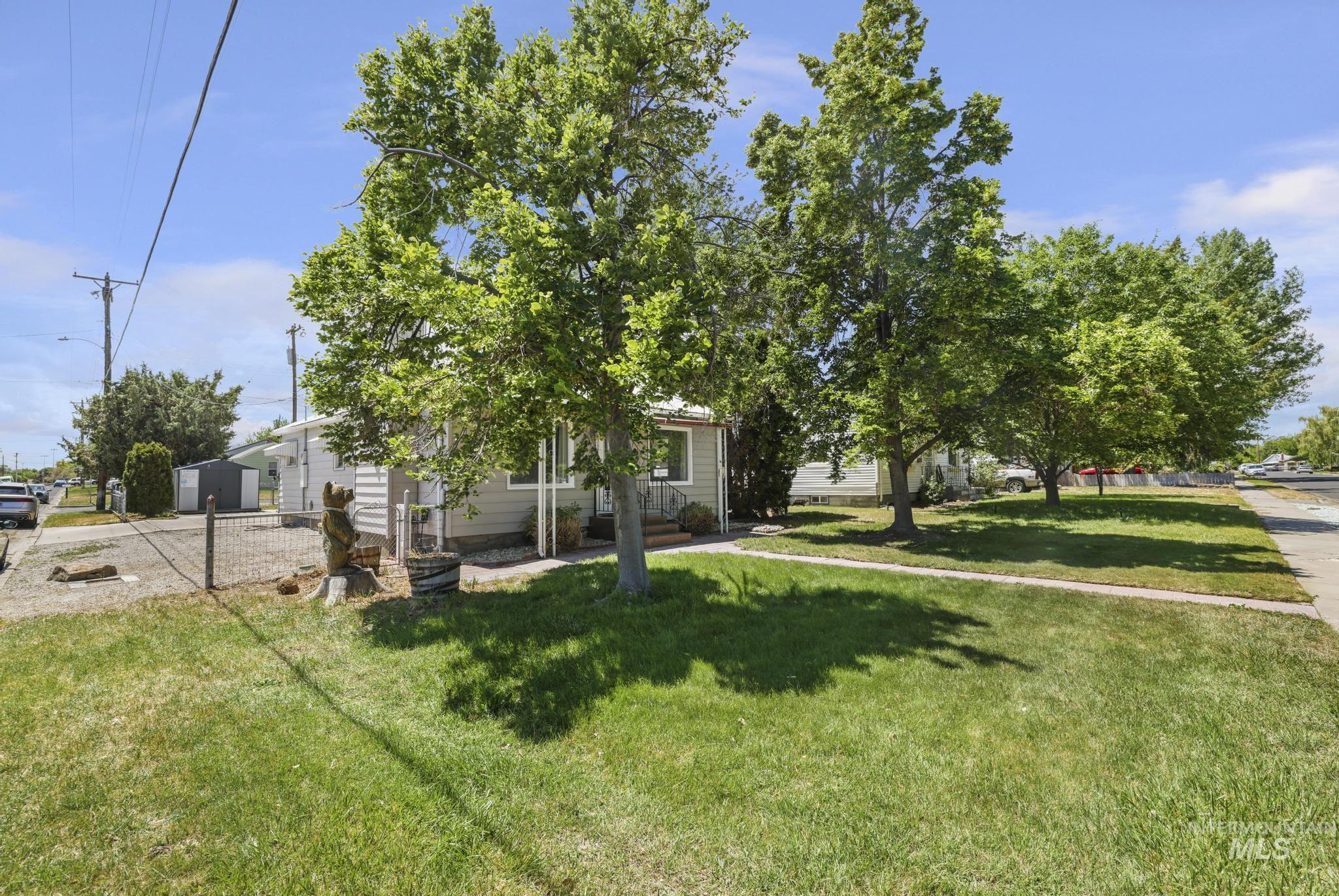 1692 Kimes St, Twin Falls, Idaho 83301, 2 Bedrooms, 2 Bathrooms, Residential For Sale, Price $303,500,MLS 98989746