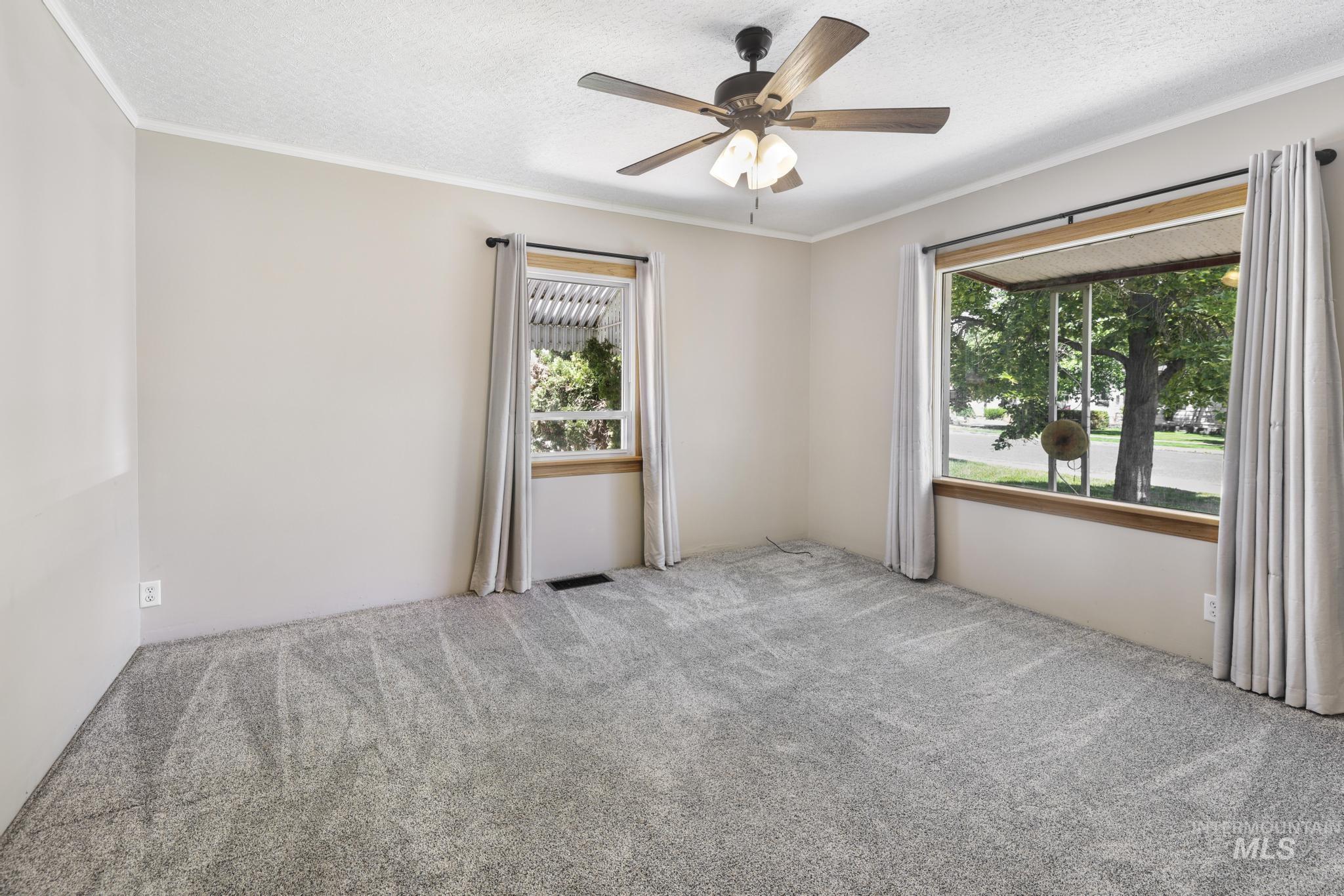 1692 Kimes St, Twin Falls, Idaho 83301, 2 Bedrooms, 2 Bathrooms, Residential For Sale, Price $303,500,MLS 98989746