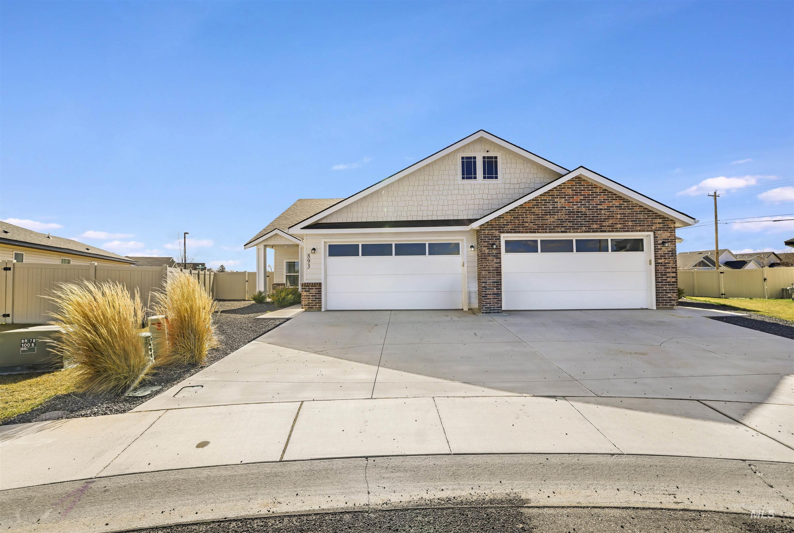 893/899 Shadowleaf, Twin Falls, Idaho 83301, 6 Bedrooms, 4.5 Bathrooms, Residential For Sale, Price $739,000,MLS 98989747