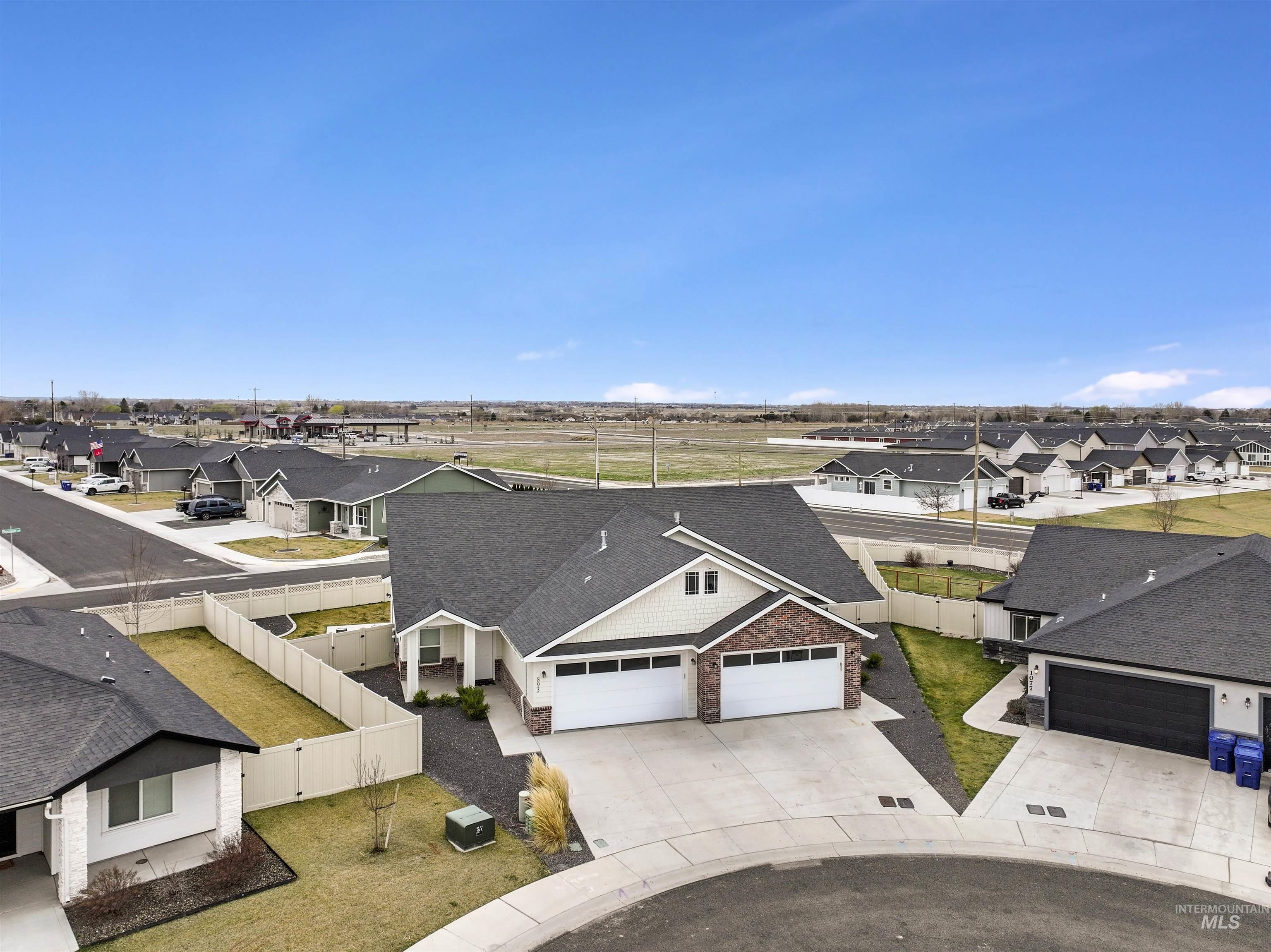 893/899 Shadowleaf, Twin Falls, Idaho 83301, 6 Bedrooms, 4.5 Bathrooms, Residential For Sale, Price $739,000,MLS 98989747