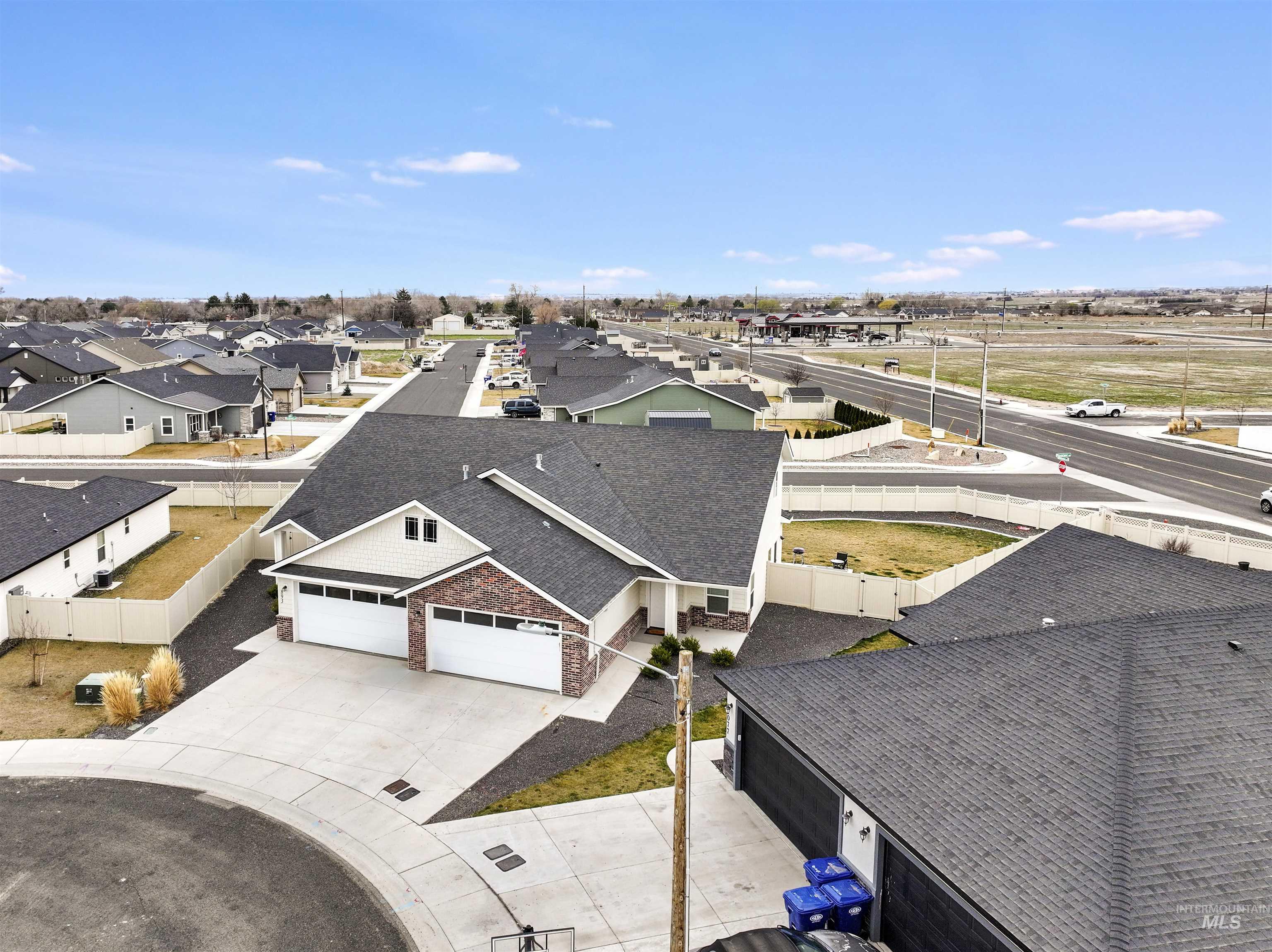893/899 Shadowleaf, Twin Falls, Idaho 83301, 6 Bedrooms, 4.5 Bathrooms, Residential For Sale, Price $739,000,MLS 98989747