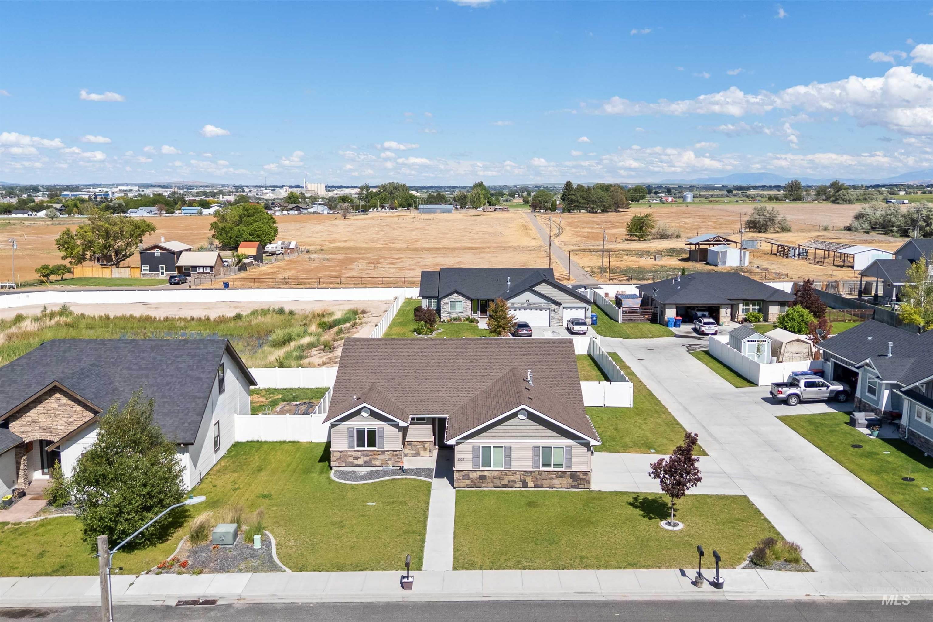 1323 Flint, Twin Falls, Idaho 83301, 3 Bedrooms, 2 Bathrooms, Residential For Sale, Price $359,000,MLS 98989750