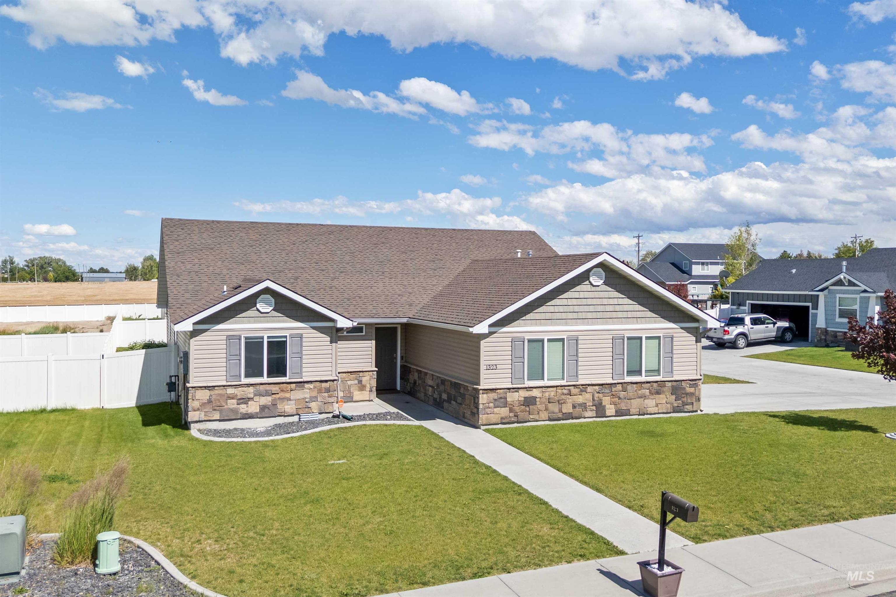 1323 Flint, Twin Falls, Idaho 83301, 3 Bedrooms, 2 Bathrooms, Residential For Sale, Price $359,000,MLS 98989750