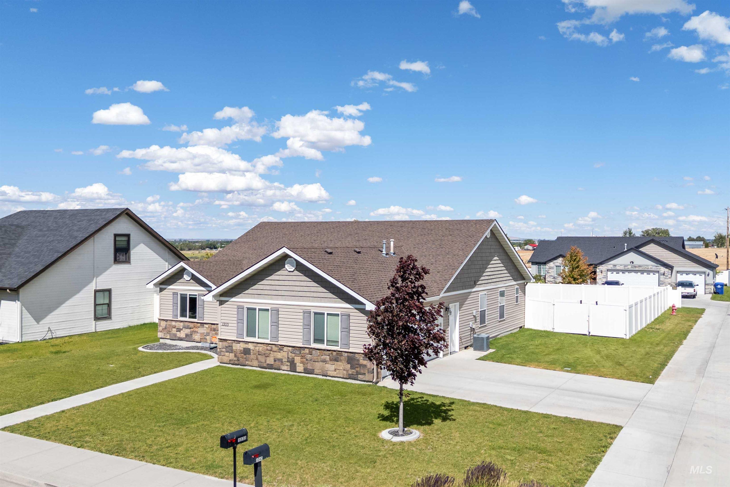 1323 Flint, Twin Falls, Idaho 83301, 3 Bedrooms, 2 Bathrooms, Residential For Sale, Price $359,000,MLS 98989750