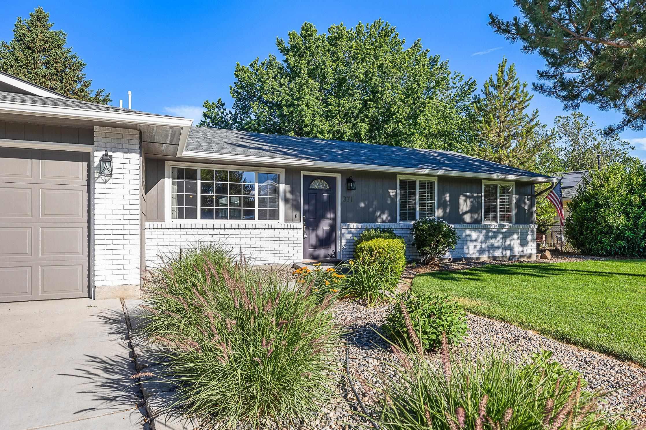 371 S Harlan Pl, Eagle, Idaho 83616-4917, 3 Bedrooms, 2 Bathrooms, Residential For Sale, Price $550,000,MLS 98989752