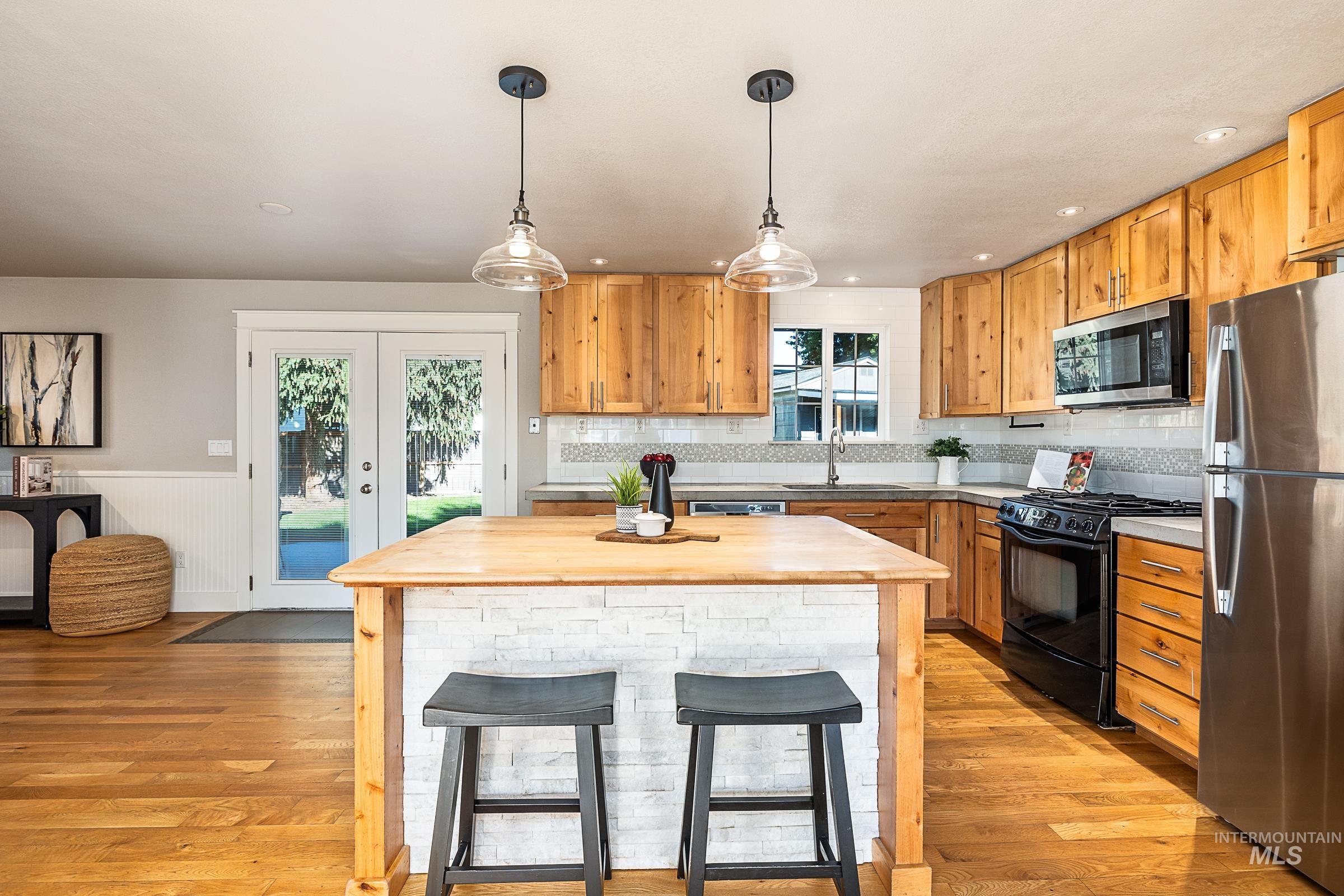 371 S Harlan Pl, Eagle, Idaho 83616-4917, 3 Bedrooms, 2 Bathrooms, Residential For Sale, Price $550,000, 98989752
