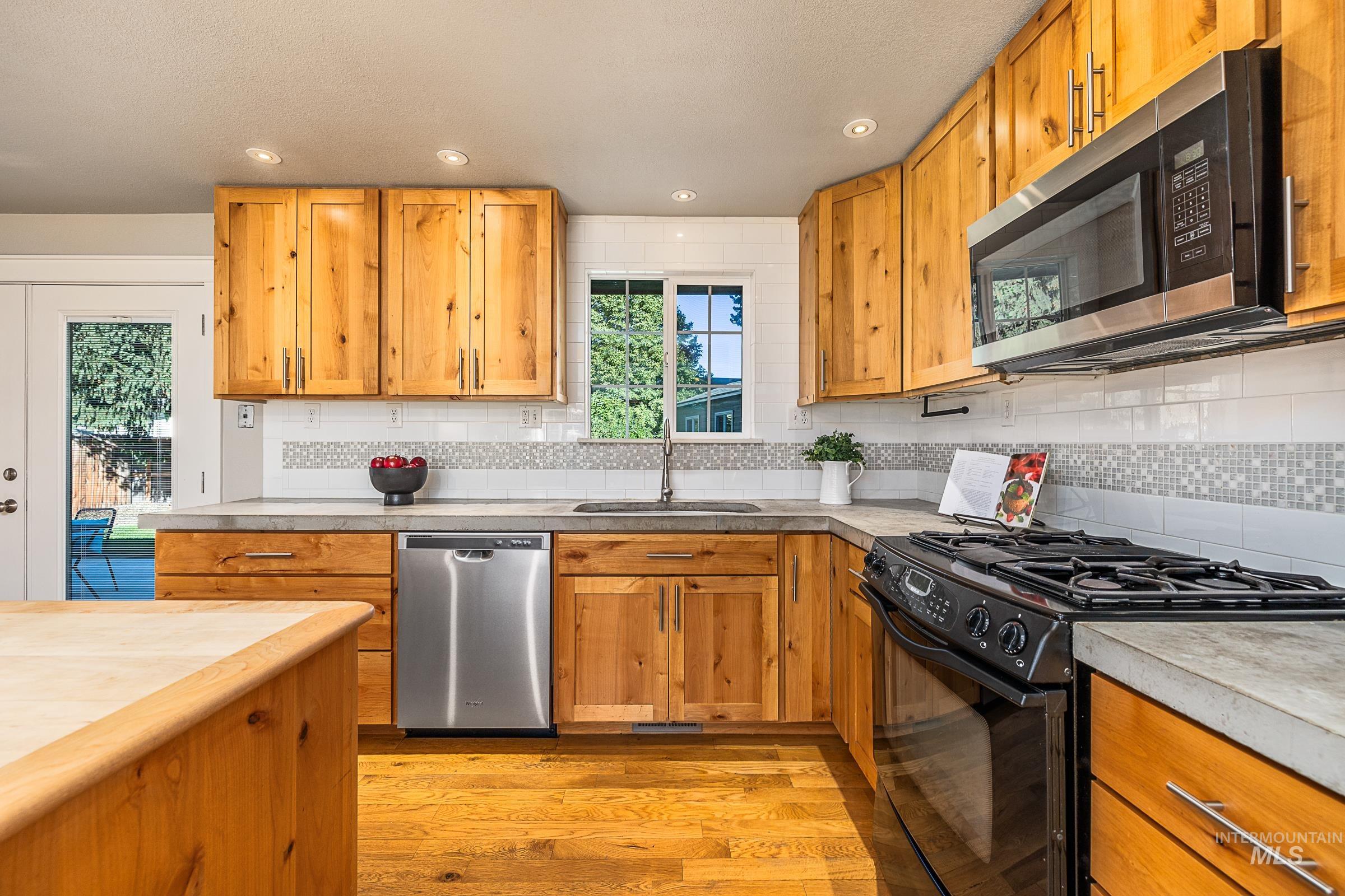 371 S Harlan Pl, Eagle, Idaho 83616-4917, 3 Bedrooms, 2 Bathrooms, Residential For Sale, Price $550,000,MLS 98989752