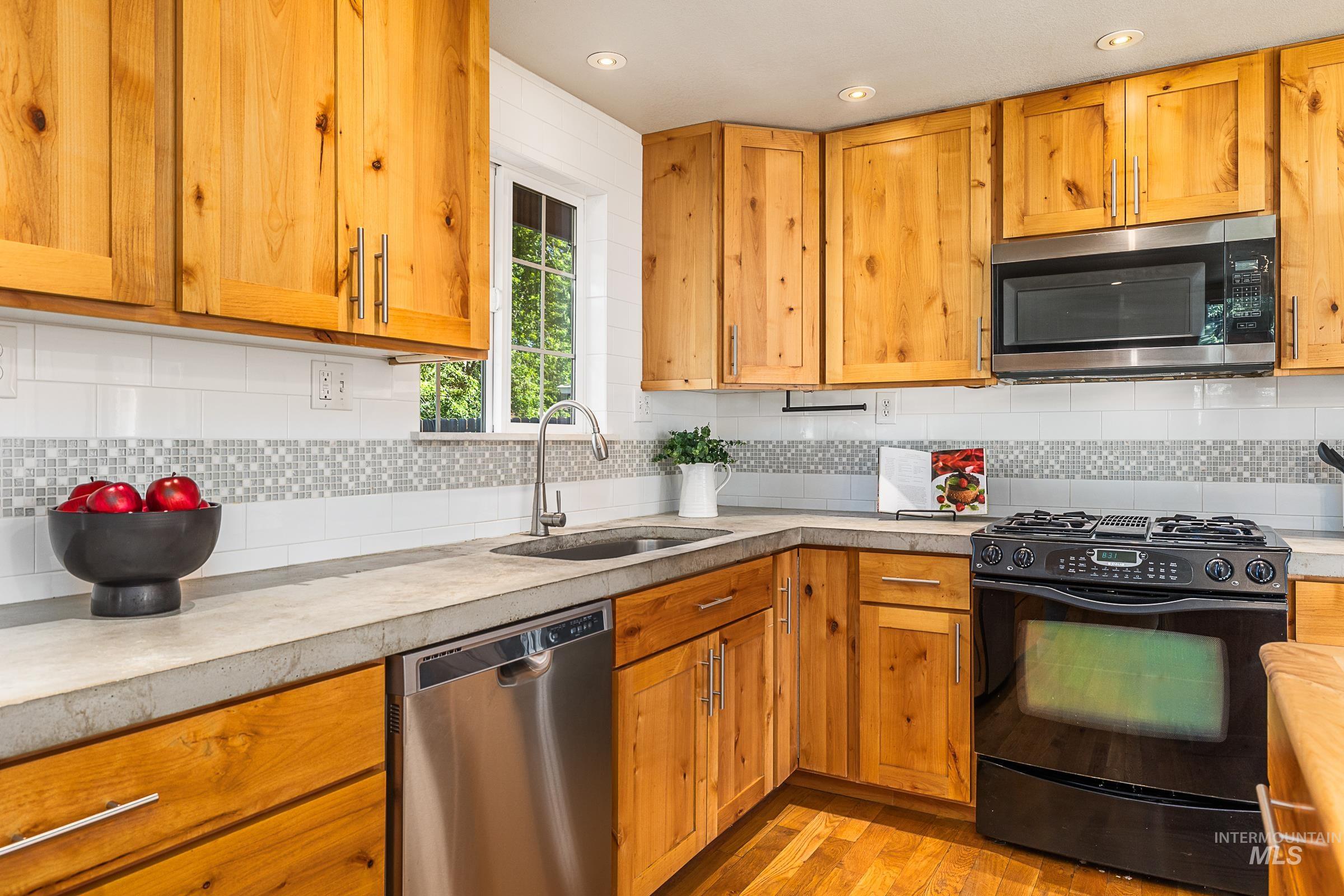 371 S Harlan Pl, Eagle, Idaho 83616-4917, 3 Bedrooms, 2 Bathrooms, Residential For Sale, Price $550,000, 98989752