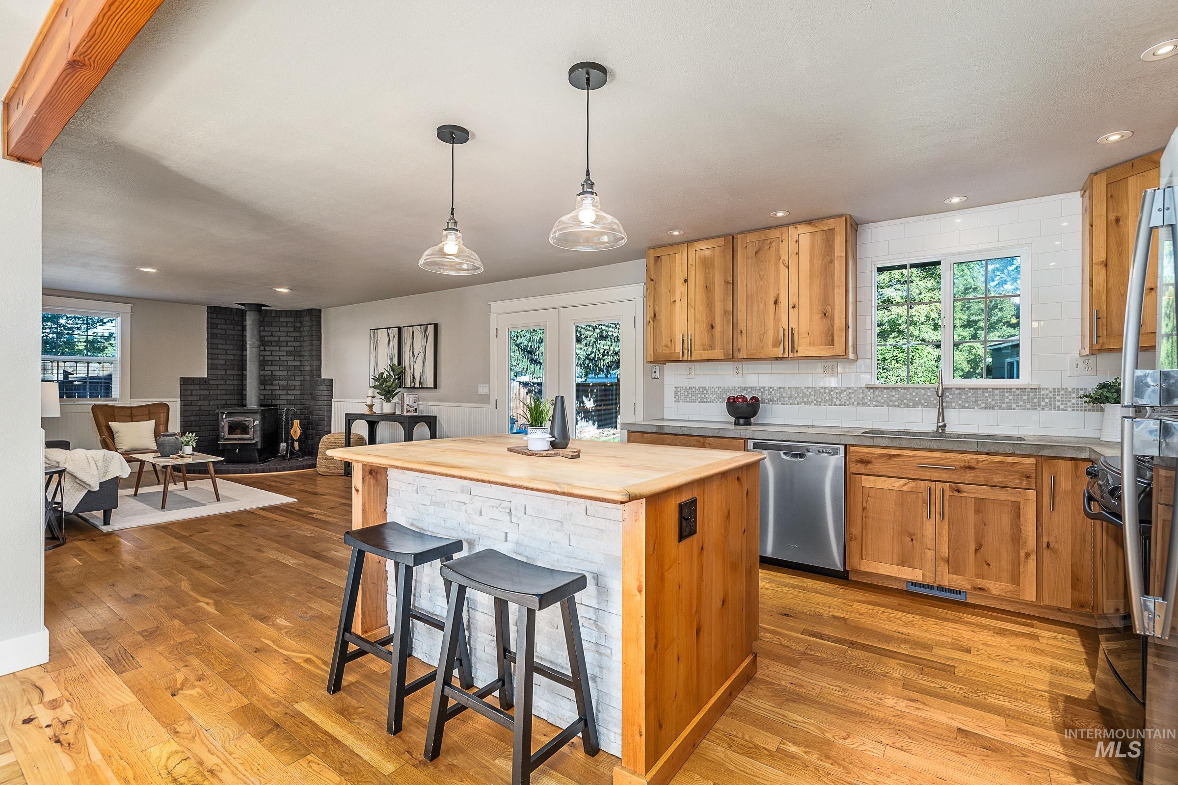 371 S Harlan Pl, Eagle, Idaho 83616-4917, 3 Bedrooms, 2 Bathrooms, Residential For Sale, Price $550,000,MLS 98989752