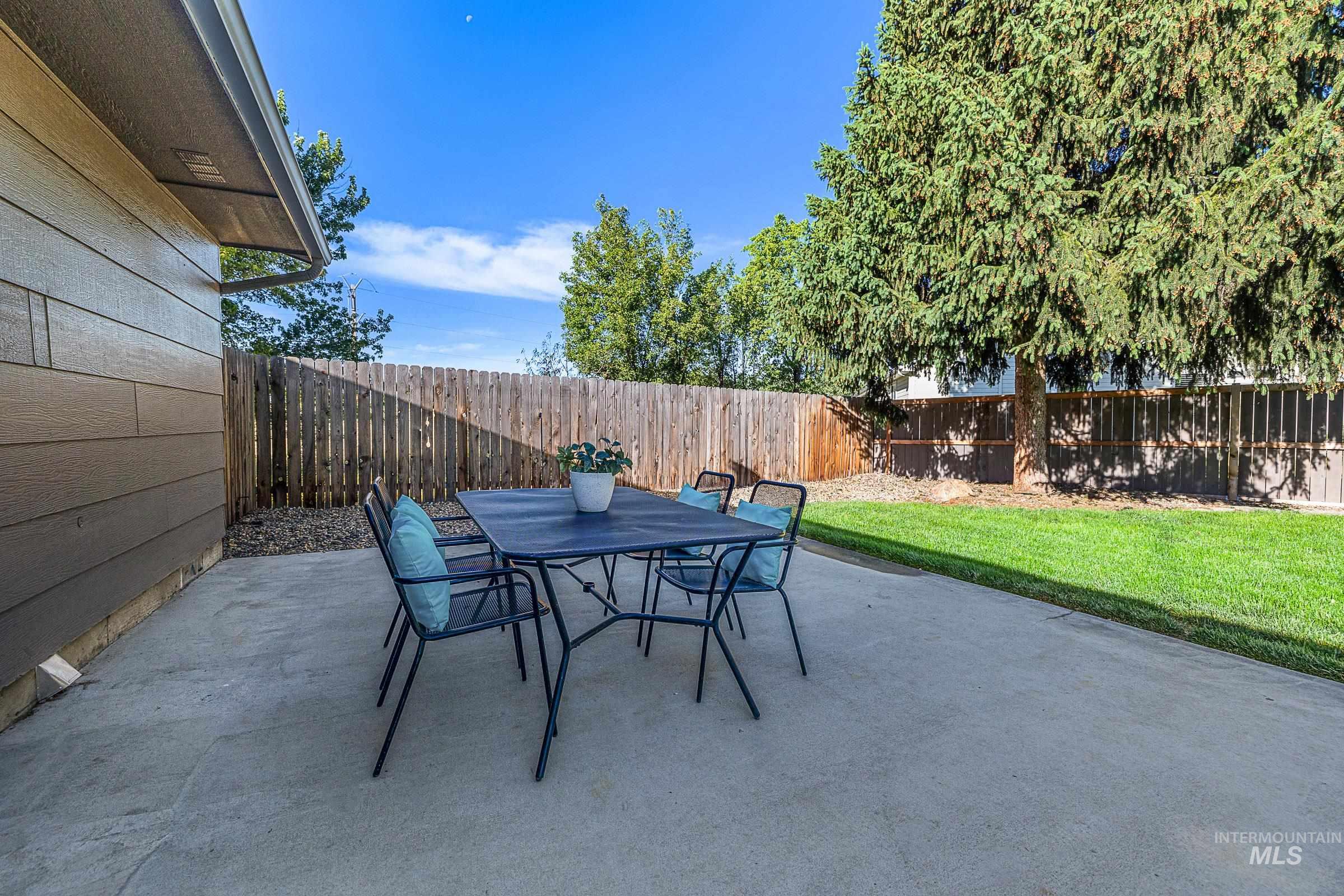 371 S Harlan Pl, Eagle, Idaho 83616-4917, 3 Bedrooms, 2 Bathrooms, Residential For Sale, Price $550,000,MLS 98989752