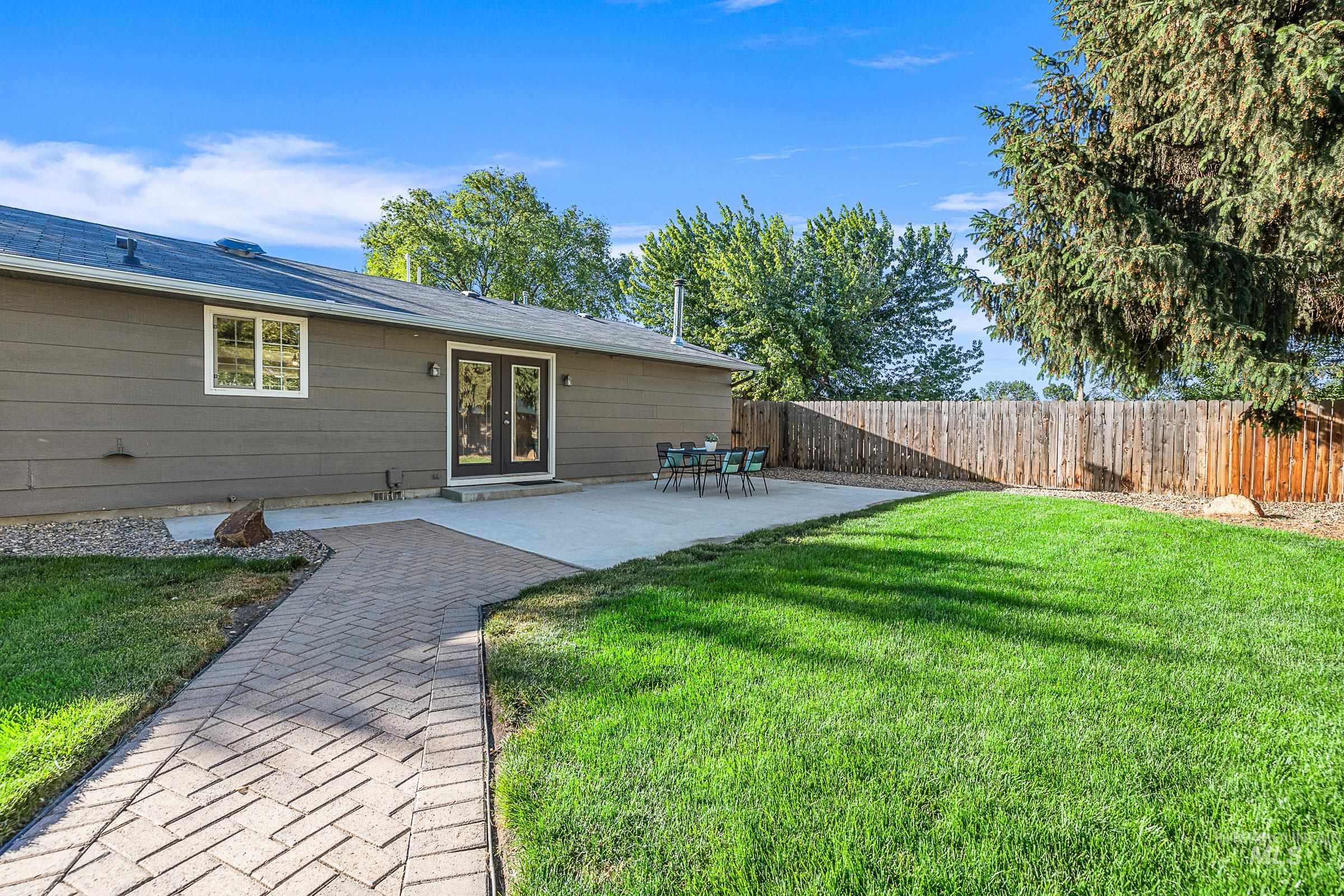 371 S Harlan Pl, Eagle, Idaho 83616-4917, 3 Bedrooms, 2 Bathrooms, Residential For Sale, Price $550,000,MLS 98989752