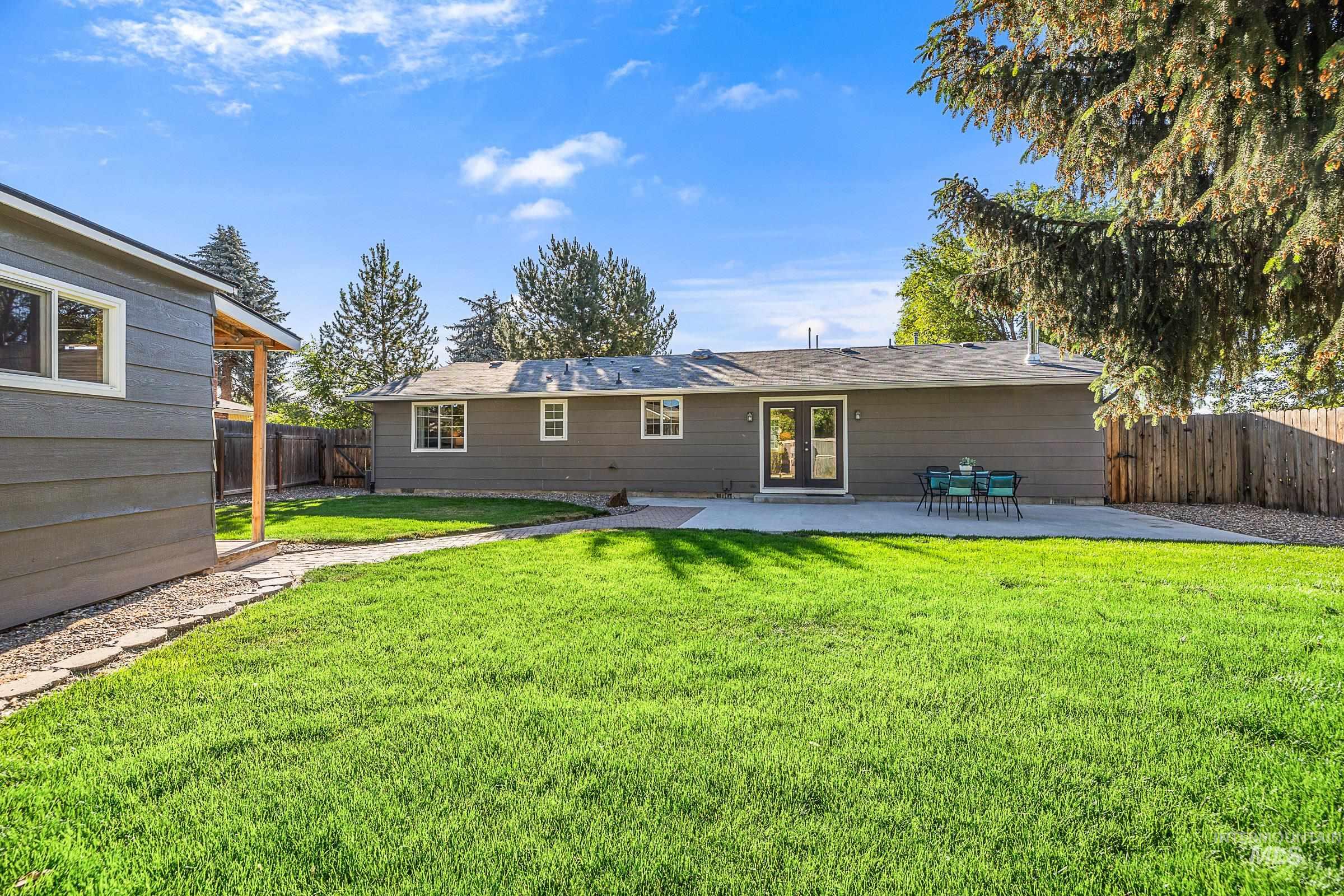 371 S Harlan Pl, Eagle, Idaho 83616-4917, 3 Bedrooms, 2 Bathrooms, Residential For Sale, Price $515,000,MLS 98989752