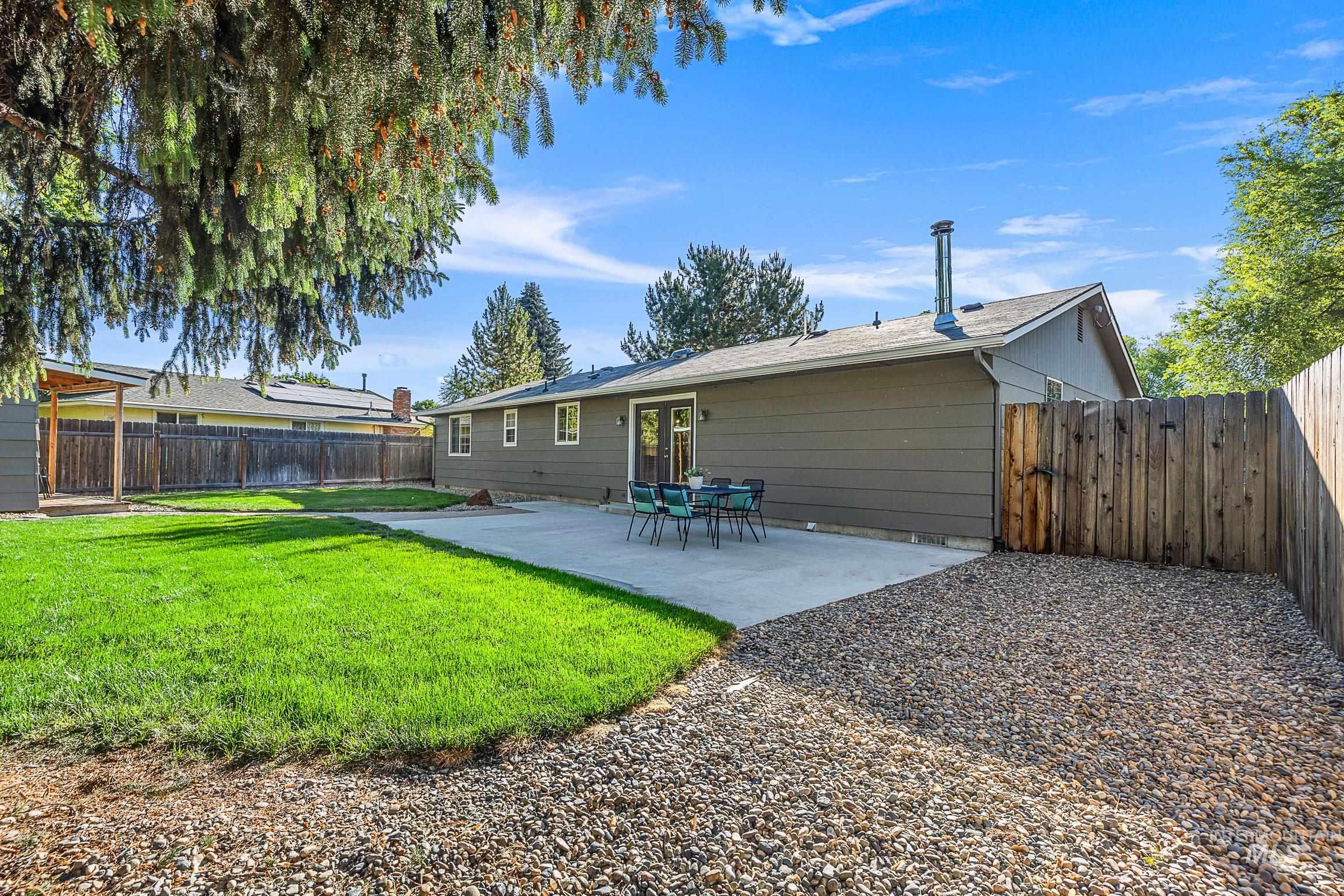 371 S Harlan Pl, Eagle, Idaho 83616-4917, 3 Bedrooms, 2 Bathrooms, Residential For Sale, Price $550,000,MLS 98989752