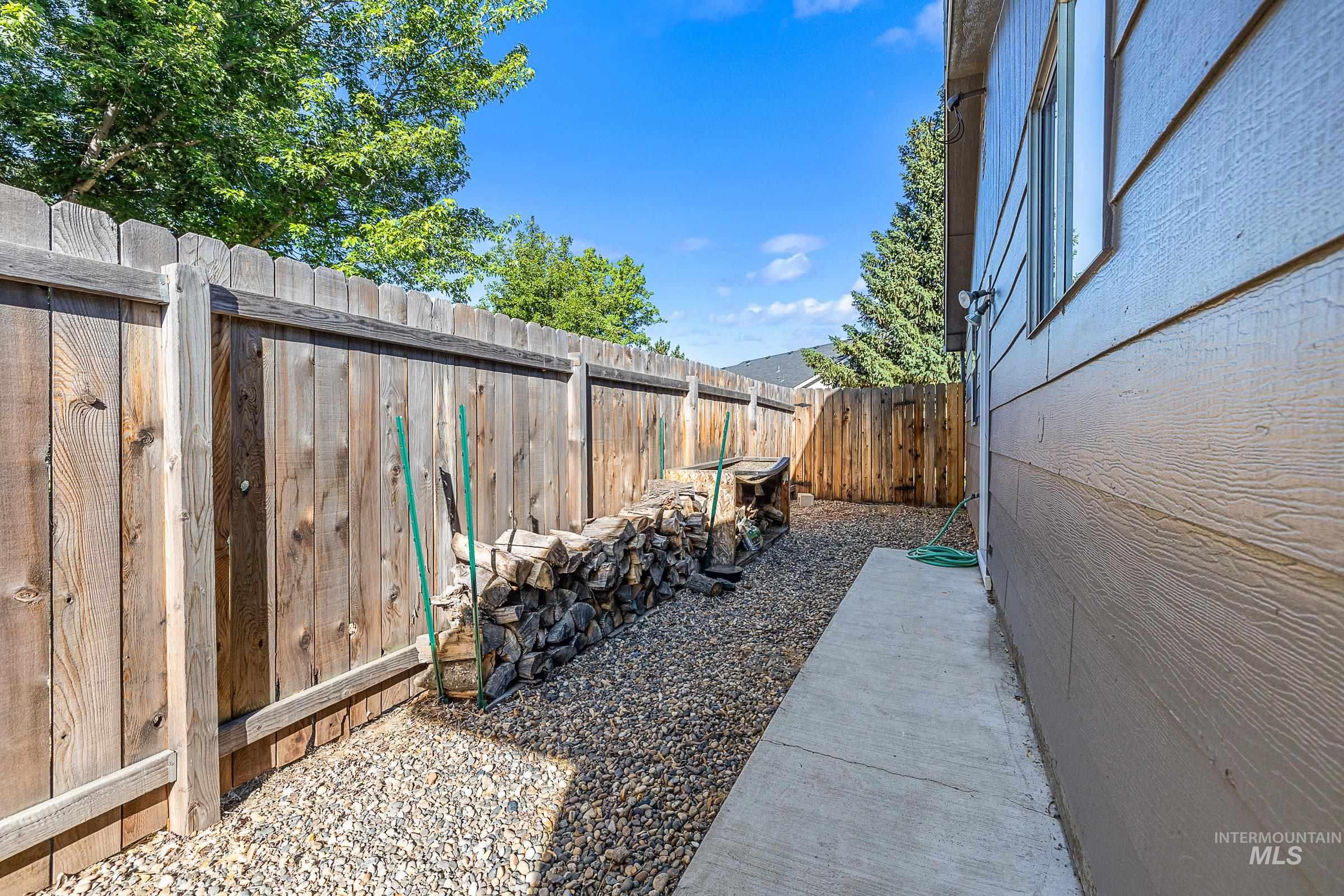 371 S Harlan Pl, Eagle, Idaho 83616-4917, 3 Bedrooms, 2 Bathrooms, Residential For Sale, Price $550,000, 98989752