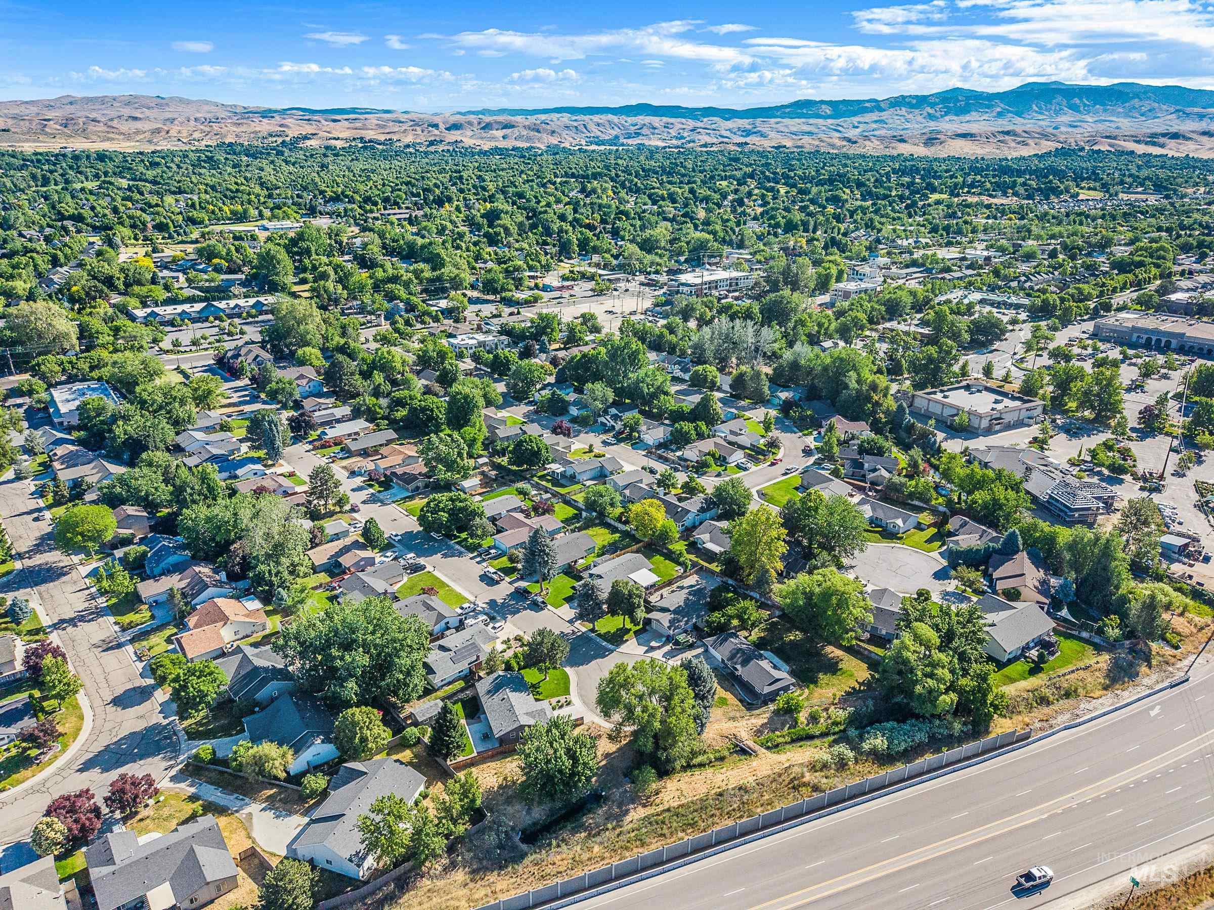 371 S Harlan Pl, Eagle, Idaho 83616-4917, 3 Bedrooms, 2 Bathrooms, Residential For Sale, Price $550,000,MLS 98989752