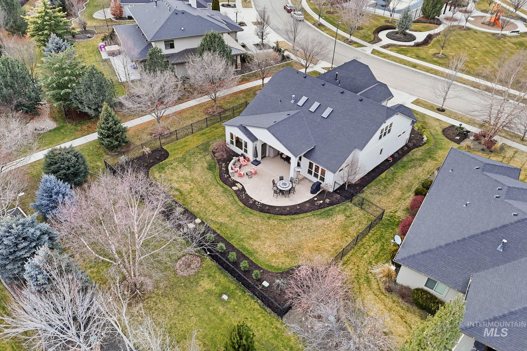 3765 W Dublin Dr, Eagle, Idaho 83616, 3 Bedrooms, 2.5 Bathrooms, Residential For Sale, Price $935,000,MLS 98989755