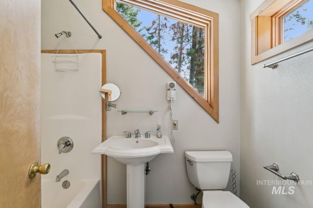 220 Ernesto, McCall, Idaho 83686, 3 Bedrooms, 2 Bathrooms, Residential For Sale, Price $799,900,MLS 98989758