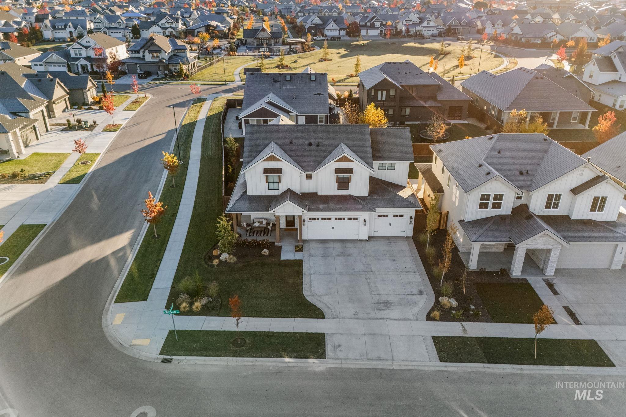 6862 N Willowside Ave, Meridian, Idaho 83646, 4 Bedrooms, 3.5 Bathrooms, Residential For Sale, Price $979,000,MLS 98989759