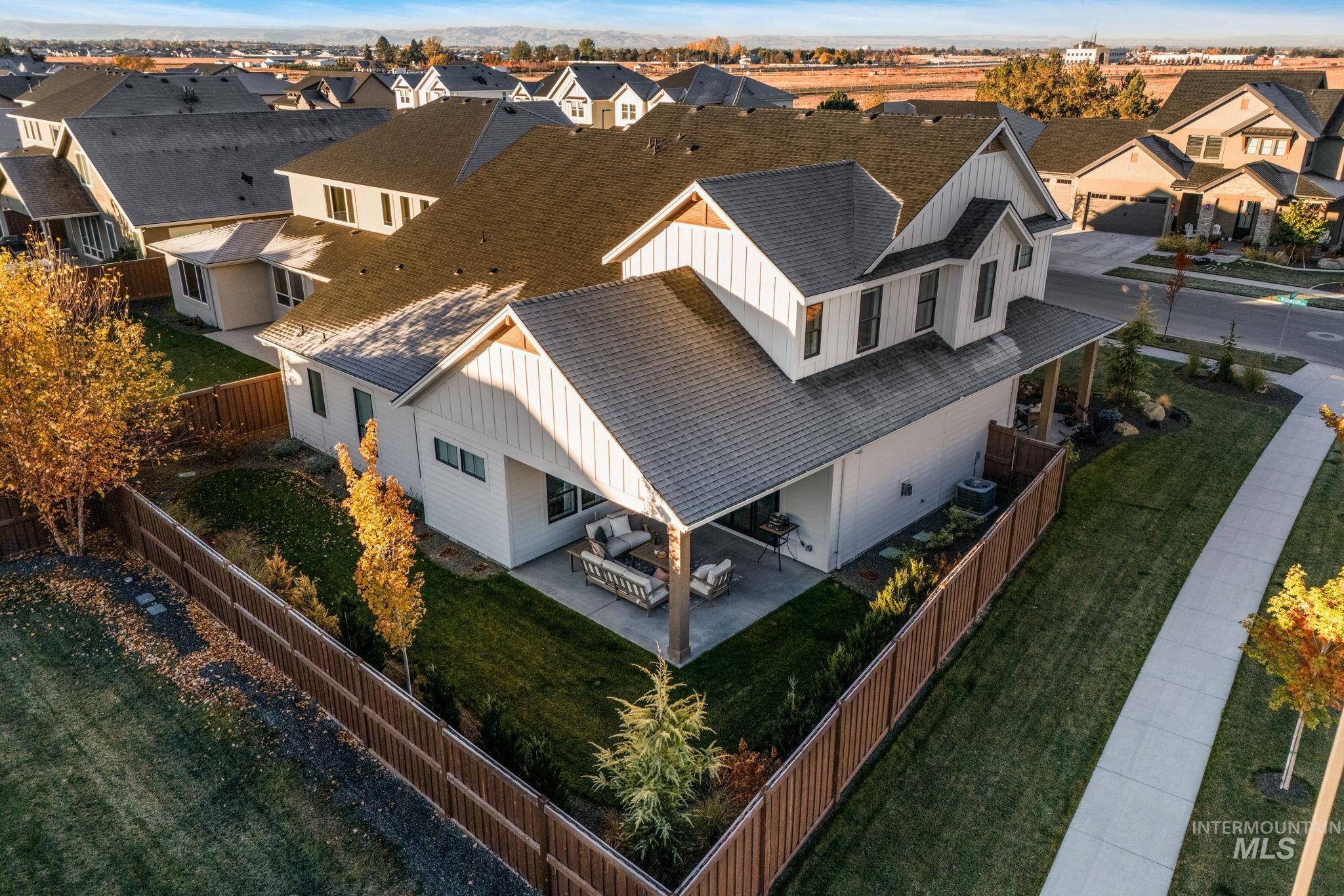 6862 N Willowside Ave, Meridian, Idaho 83646, 4 Bedrooms, 3.5 Bathrooms, Residential For Sale, Price $979,000,MLS 98989759