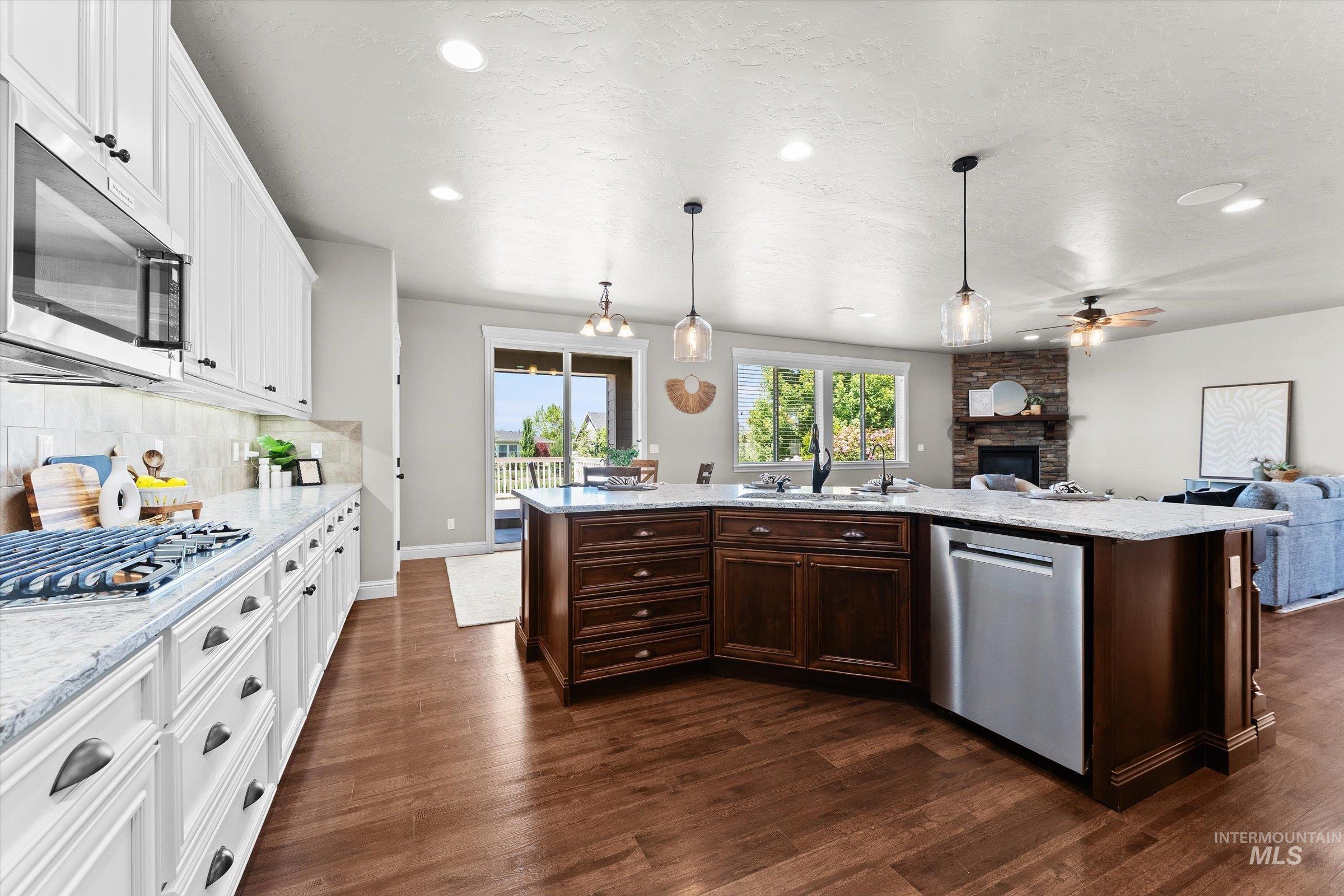 5440 W Rosslare, Eagle, Idaho 83616, 3 Bedrooms, 2.5 Bathrooms, Residential For Sale, Price $775,000, 98989764