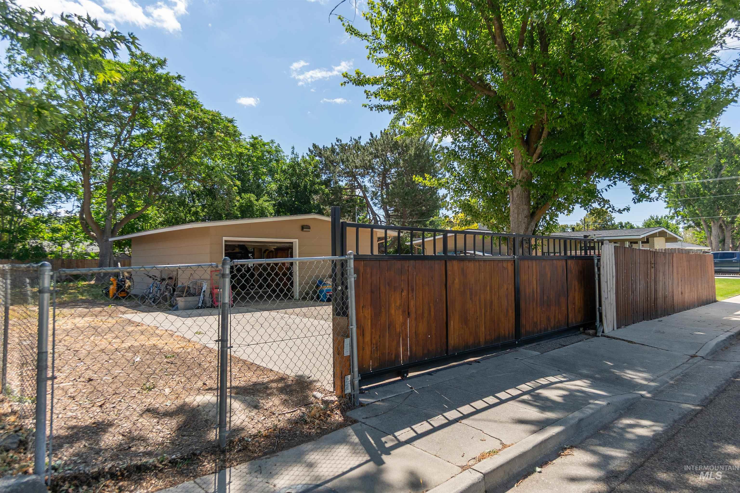910 N Plateau Ave, Caldwell, Idaho 83605, 5 Bedrooms, 3 Bathrooms, Residential For Sale, Price $625,000, 98989766