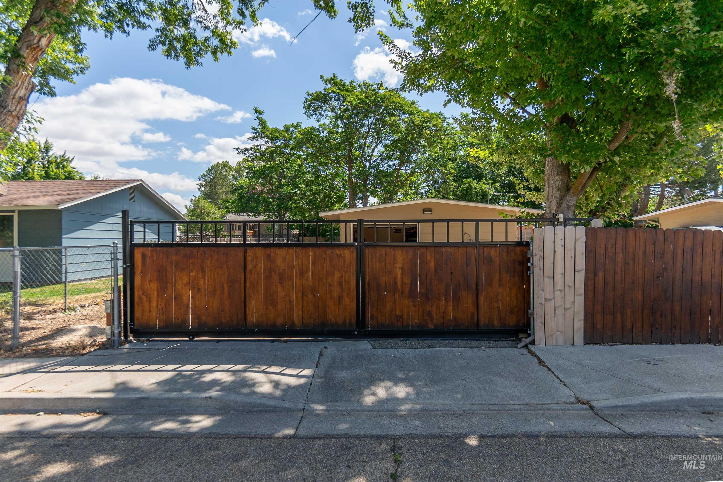 910 N Plateau Ave, Caldwell, Idaho 83605, 5 Bedrooms, 3 Bathrooms, Residential For Sale, Price $625,000, 98989766