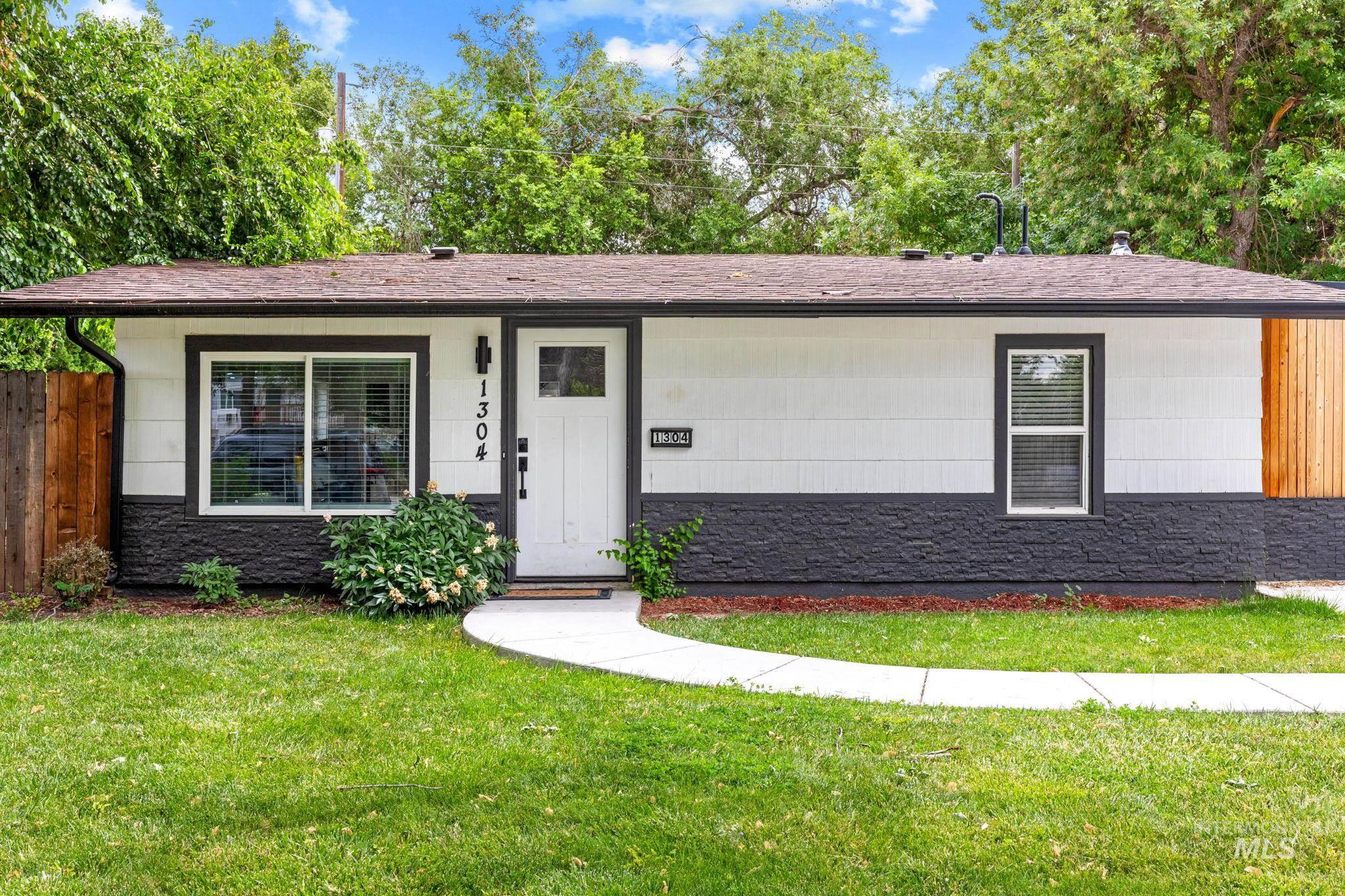 1304 S Columbus Street, Boise, Idaho 83705, 3 Bedrooms, 2 Bathrooms, Residential For Sale, Price $534,900, 98989770
