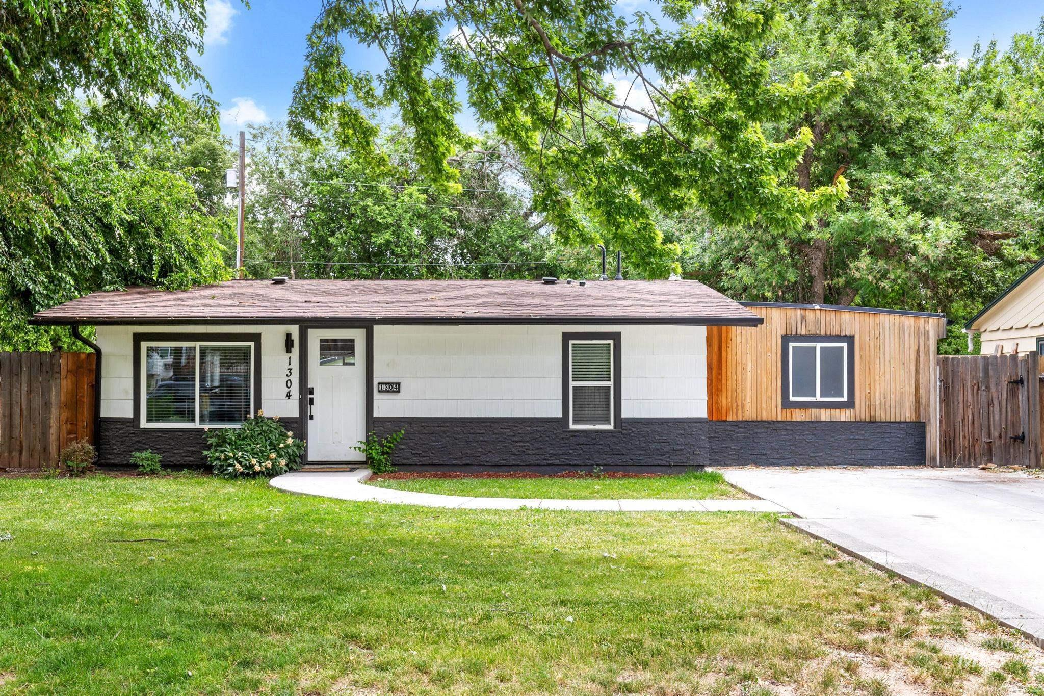1304 S Columbus Street, Boise, Idaho 83705, 3 Bedrooms, 2 Bathrooms, Residential For Sale, Price $534,900,MLS 98989770