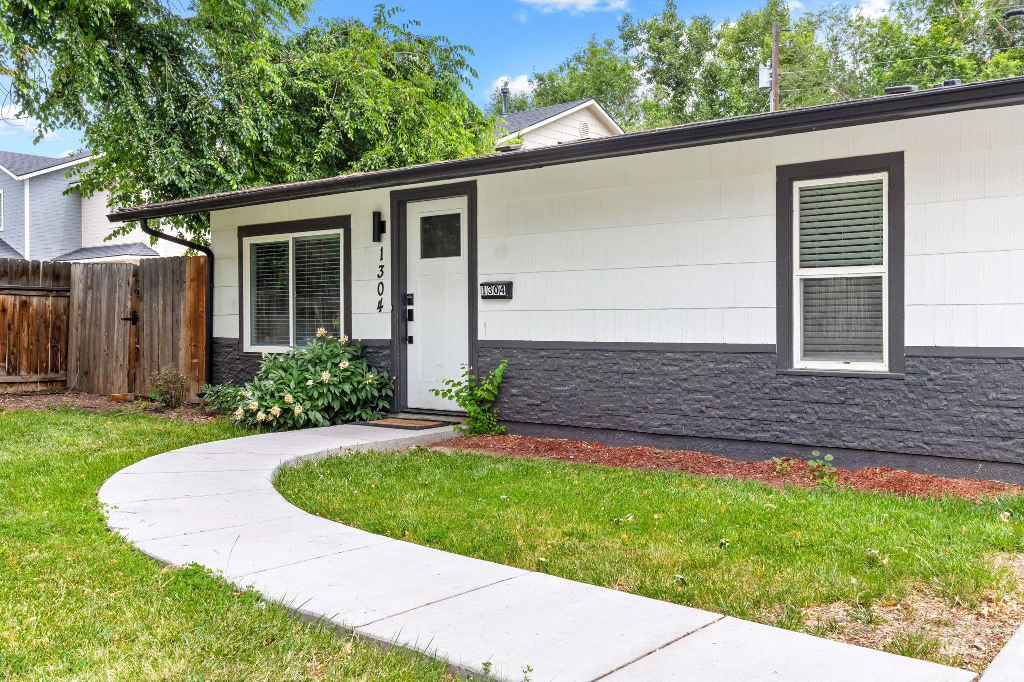 1304 S Columbus Street, Boise, Idaho 83705, 3 Bedrooms, 2 Bathrooms, Residential For Sale, Price $534,900,MLS 98989770