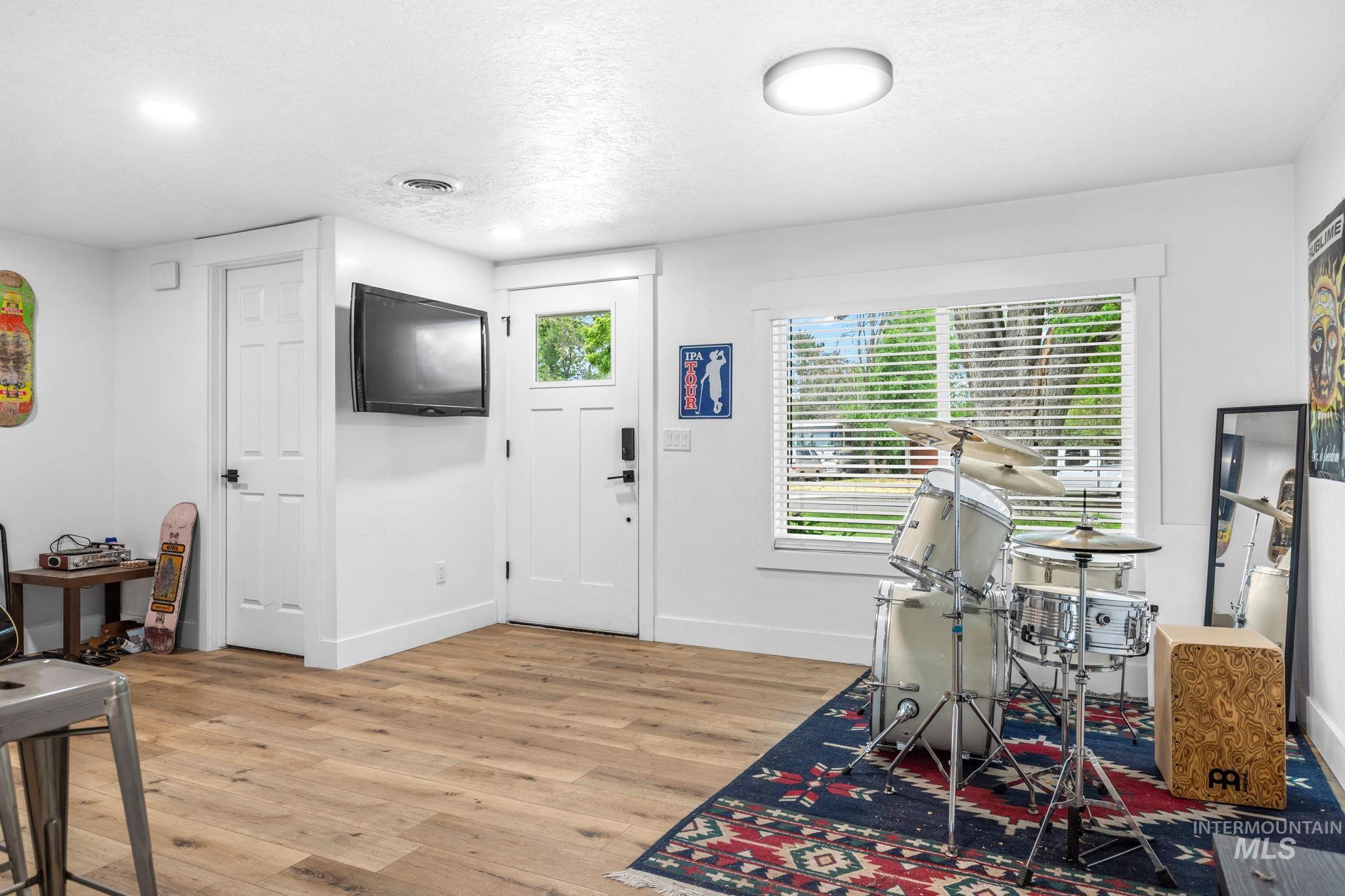 1304 S Columbus Street, Boise, Idaho 83705, 3 Bedrooms, 2 Bathrooms, Residential Income For Sale, Price $534,900,MLS 98989772