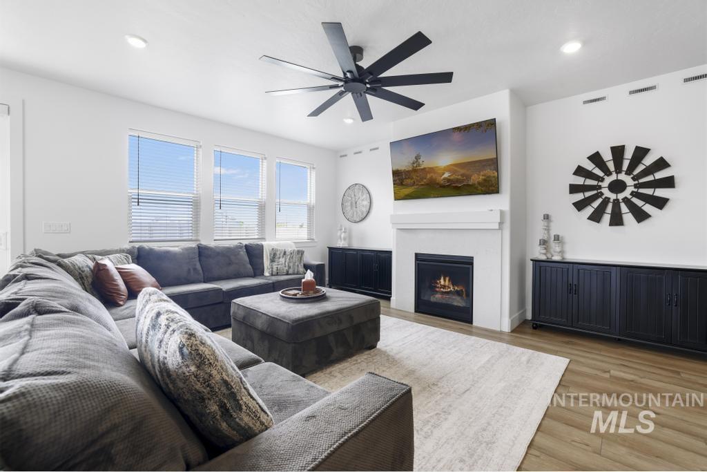 20455 Weymouth Pl, Caldwell, Idaho 83605, 5 Bedrooms, 3.5 Bathrooms, Residential For Sale, Price $550,000, 98989778