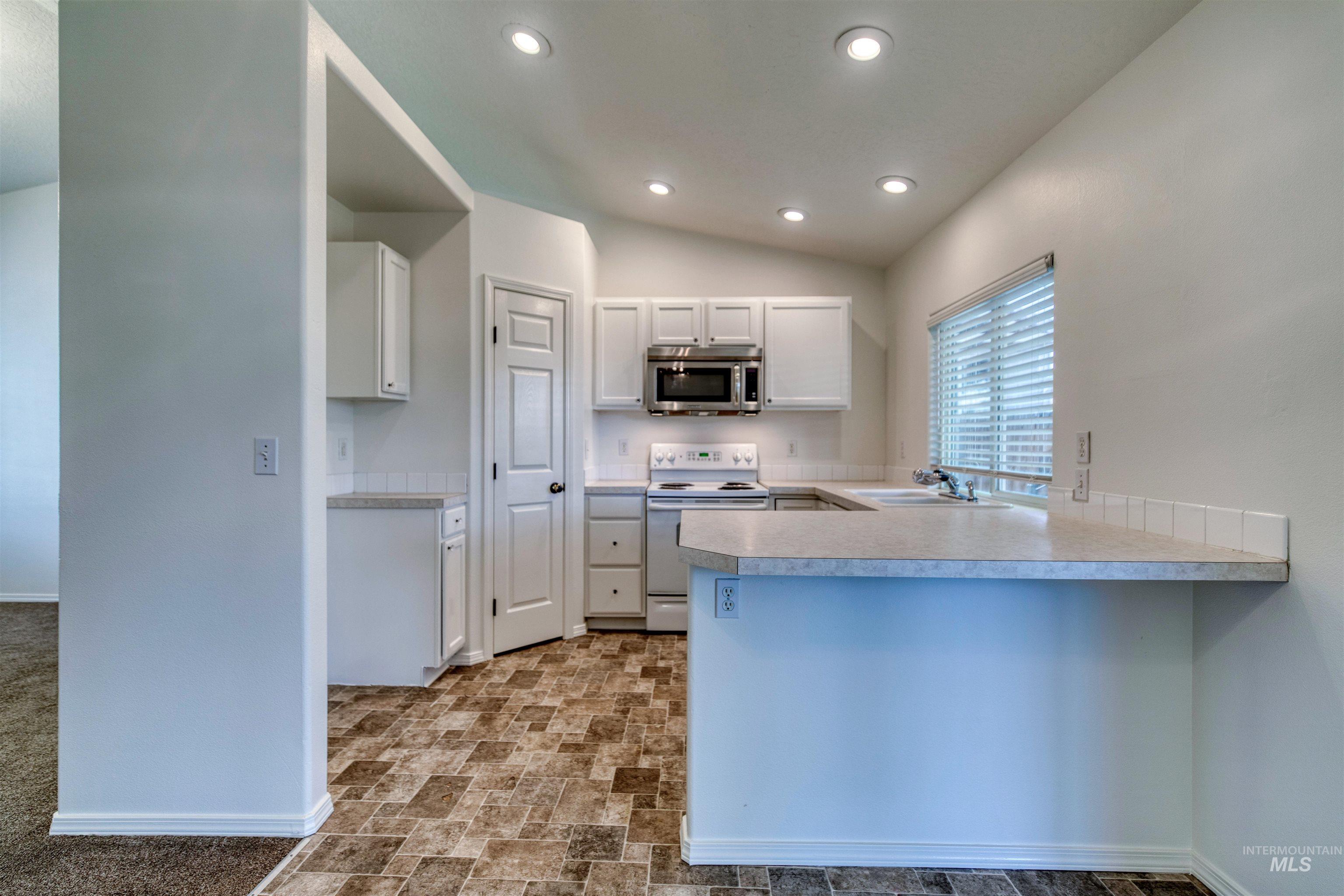 615 Royal St, Caldwell, Idaho 83605-1663, 3 Bedrooms, 2.5 Bathrooms, Residential For Sale, Price $370,000, 98989780