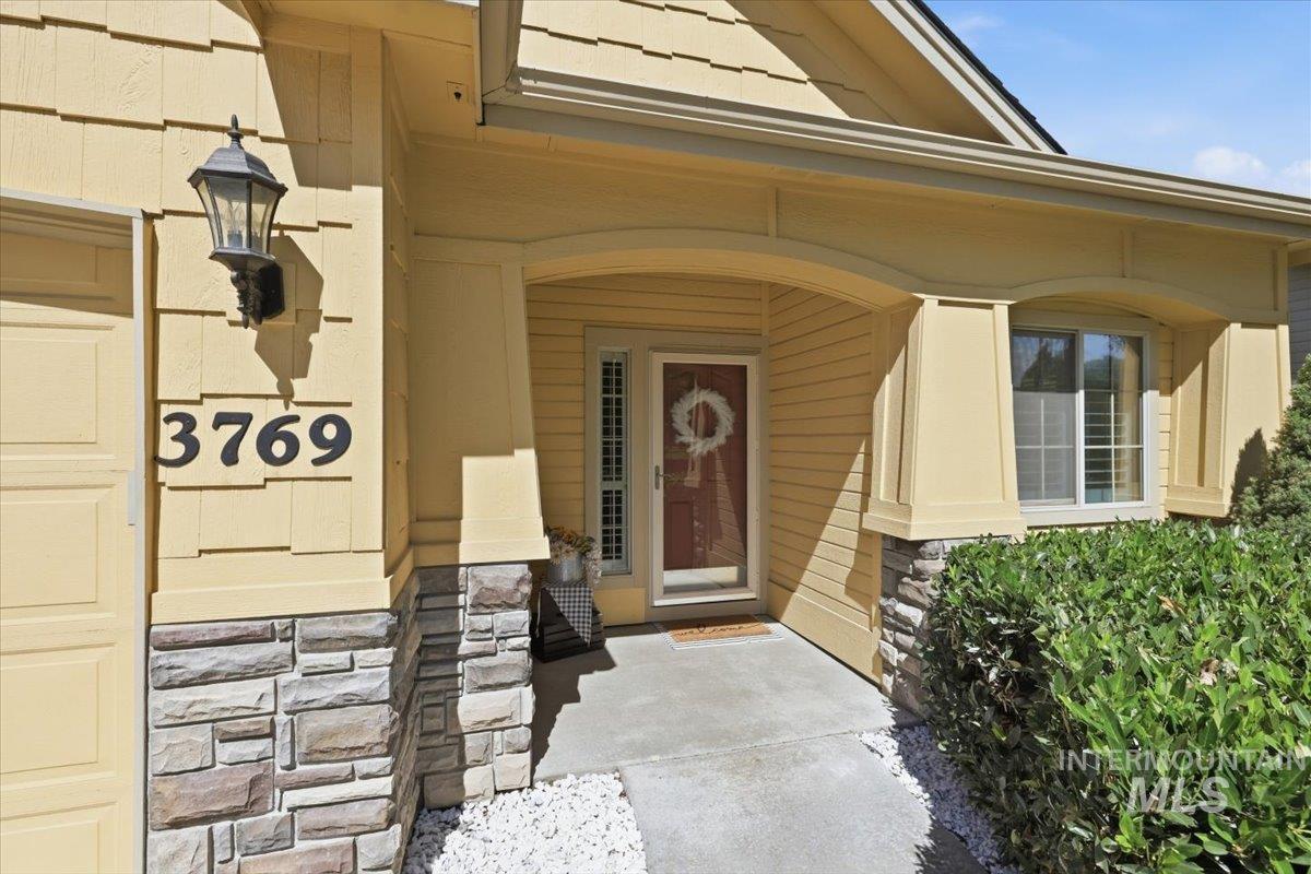3769 N Quenzer Way, Meridian, Idaho 83646, 3 Bedrooms, 2.5 Bathrooms, Residential For Sale, Price $529,000, 98989783