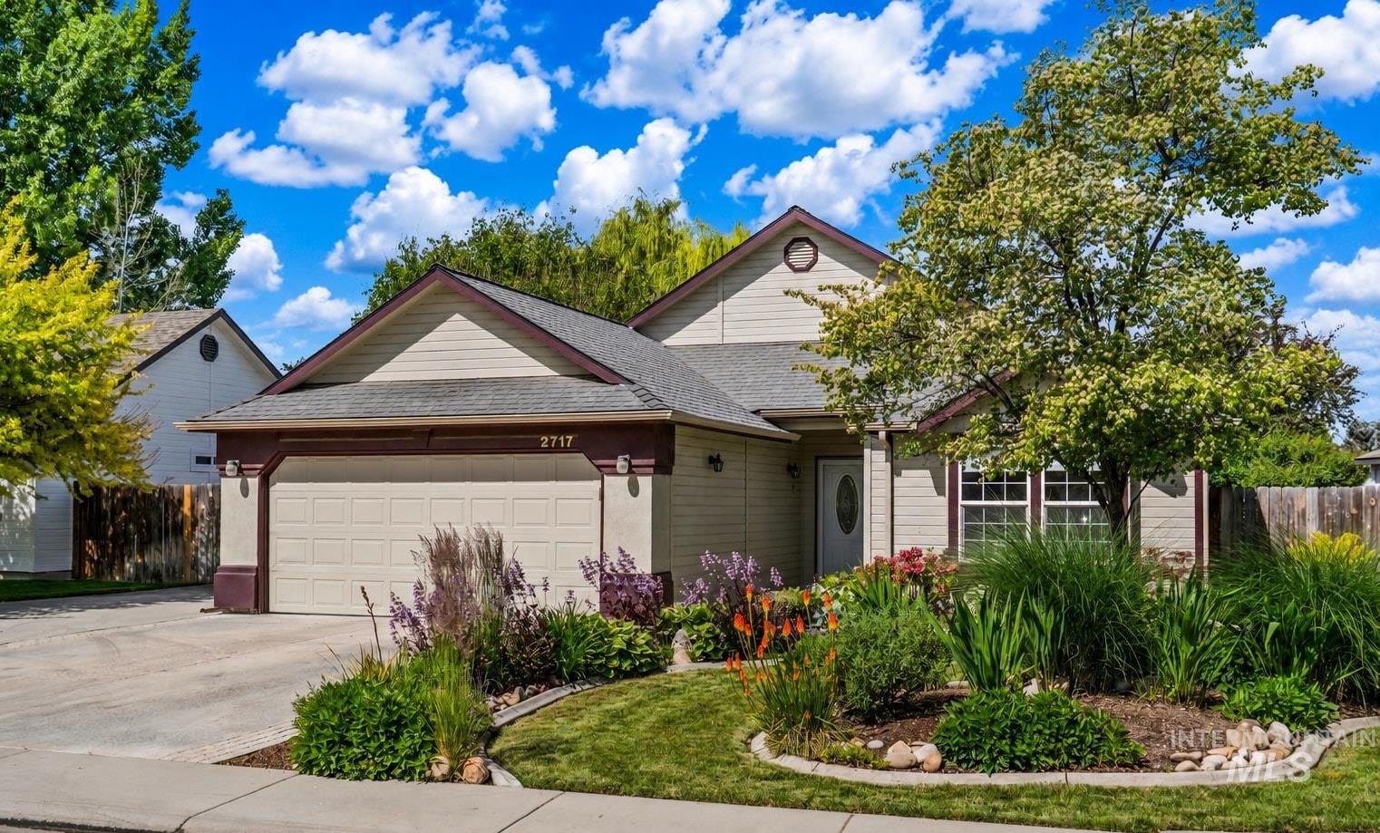 2717 S Harbour Springs, Nampa, Idaho 83686, 3 Bedrooms, 2 Bathrooms, Residential For Sale, Price $426,900, 98989784