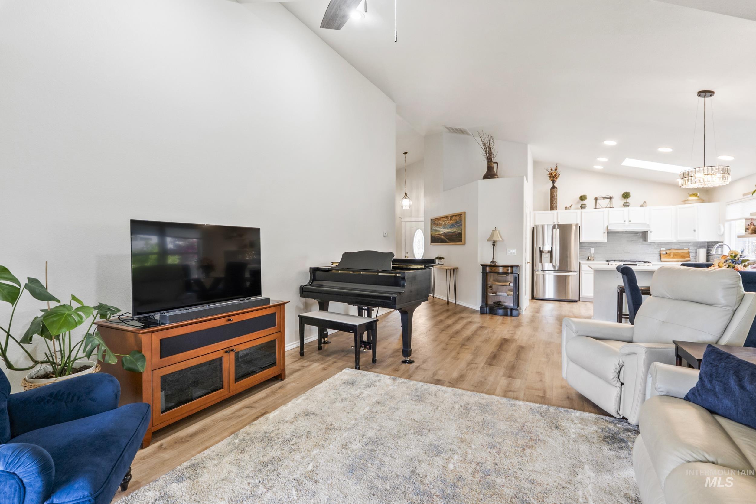 2717 S Harbour Springs, Nampa, Idaho 83686, 3 Bedrooms, 2 Bathrooms, Residential For Sale, Price $426,900, 98989784