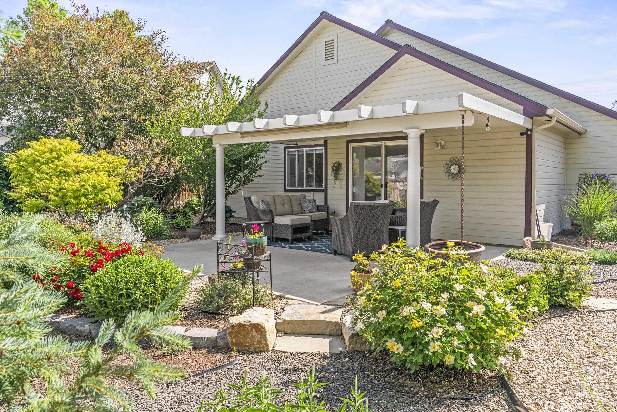 2717 S Harbour Springs, Nampa, Idaho 83686, 3 Bedrooms, 2 Bathrooms, Residential For Sale, Price $426,900, 98989784