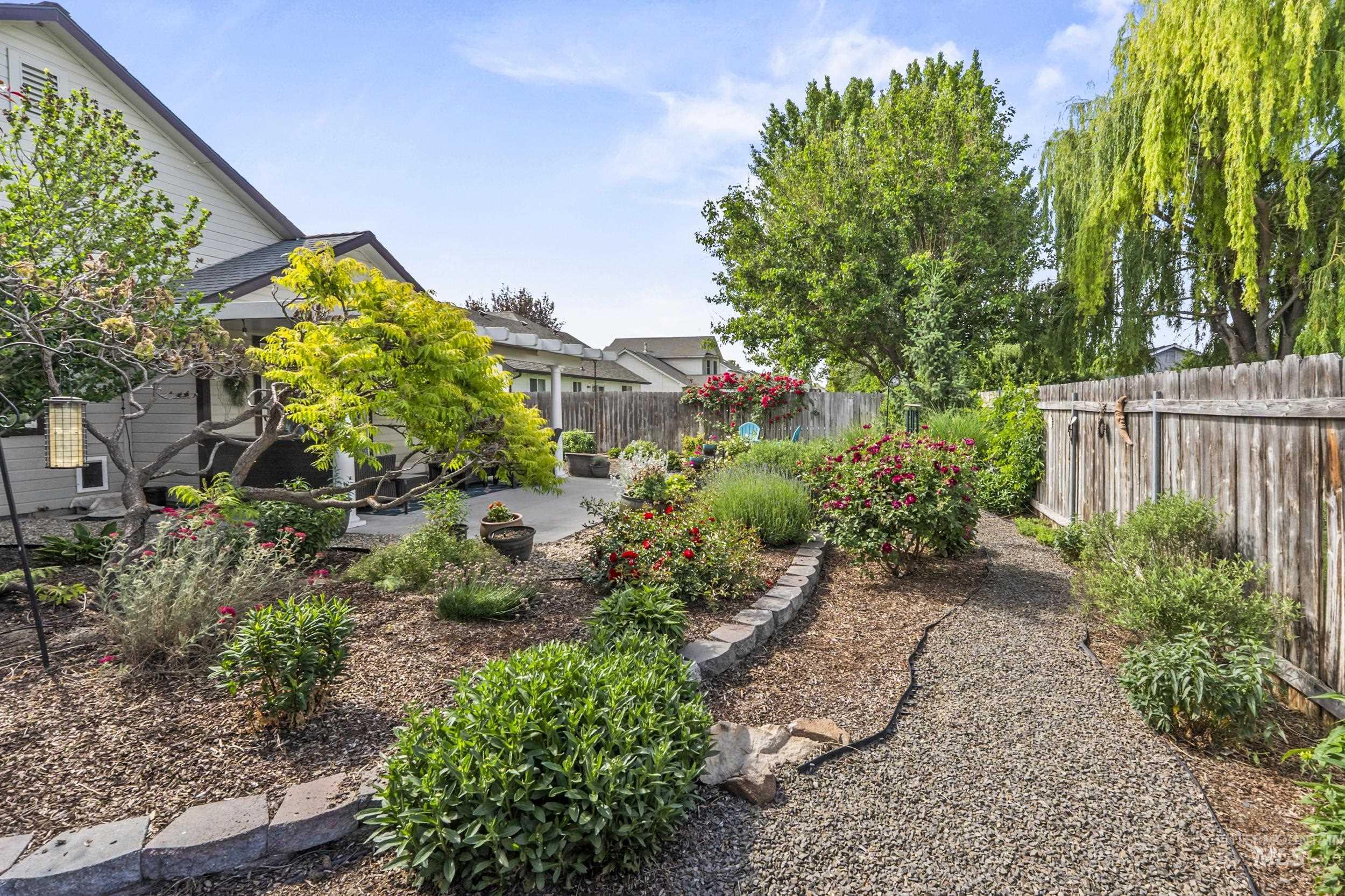 2717 S Harbour Springs, Nampa, Idaho 83686, 3 Bedrooms, 2 Bathrooms, Residential For Sale, Price $426,900, 98989784
